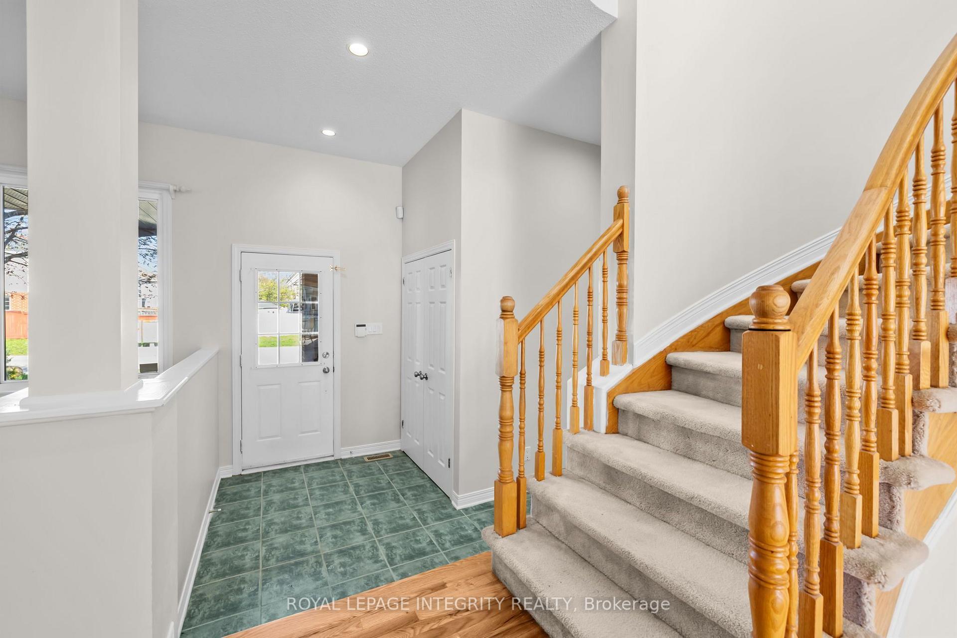 Photo 3 of 4 Tamarack Place, Ottawa, Barrhaven - Longfields — HOMEH