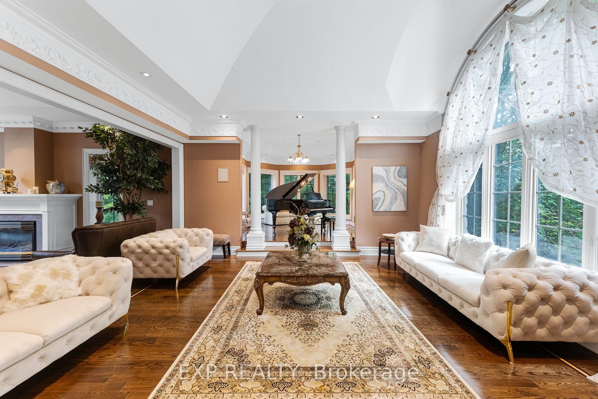 Photo 5 of 65 Offord Crescent, Aurora, Bayview Southeast — HOMEH