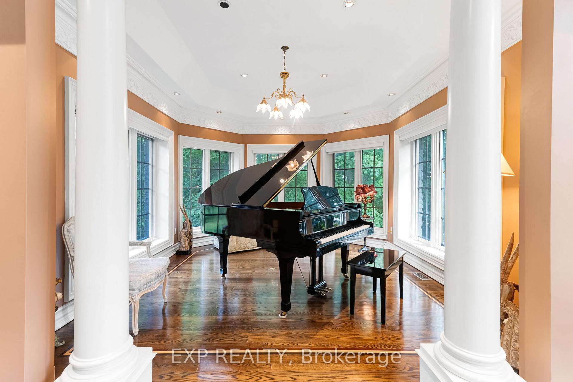 Photo 6 of 65 Offord Crescent, Aurora, Bayview Southeast — HOMEH
