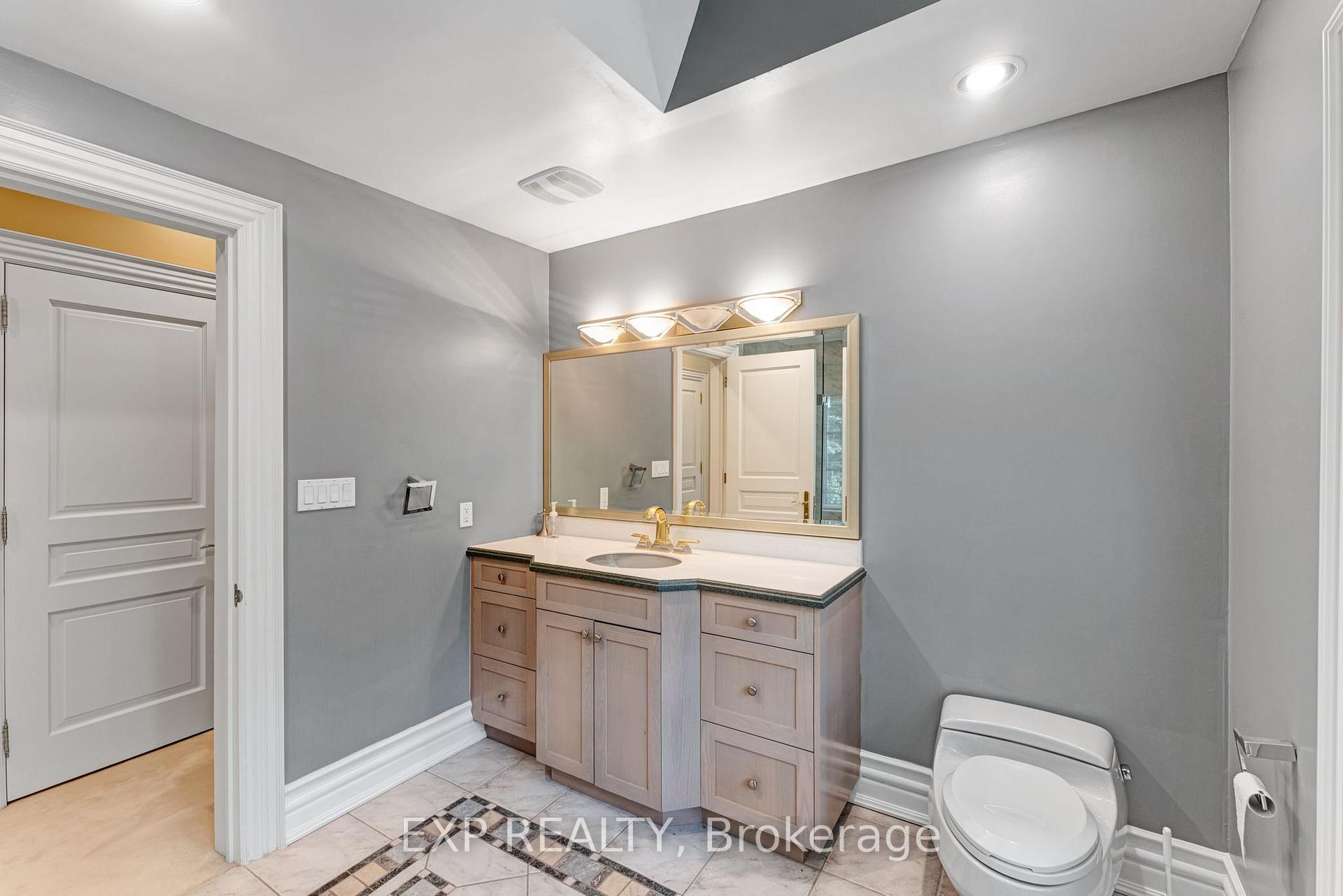 Photo 32 of 65 Offord Crescent, Aurora, Bayview Southeast — HOMEH
