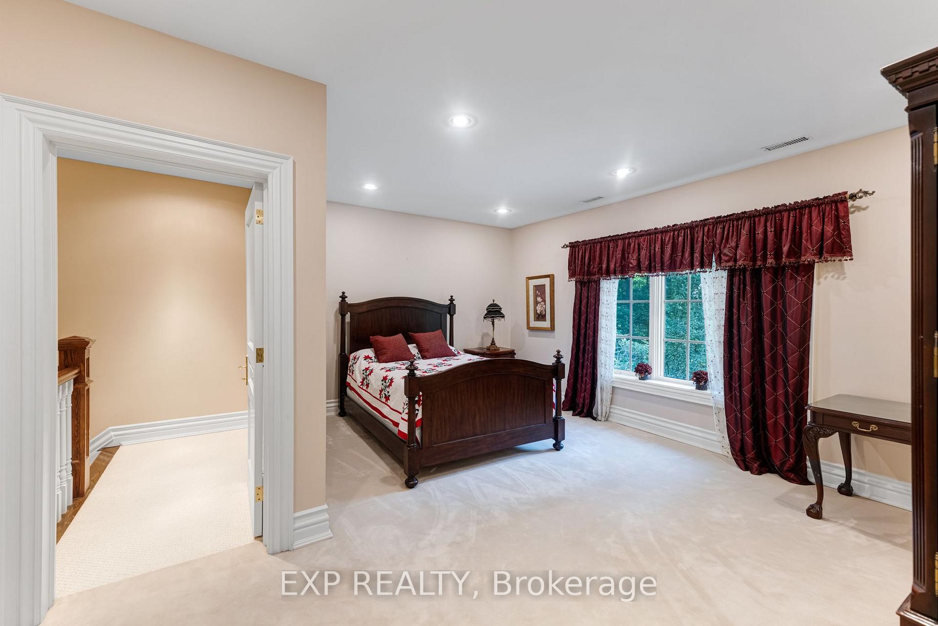 Photo 36 of 65 Offord Crescent, Aurora, Bayview Southeast — HOMEH
