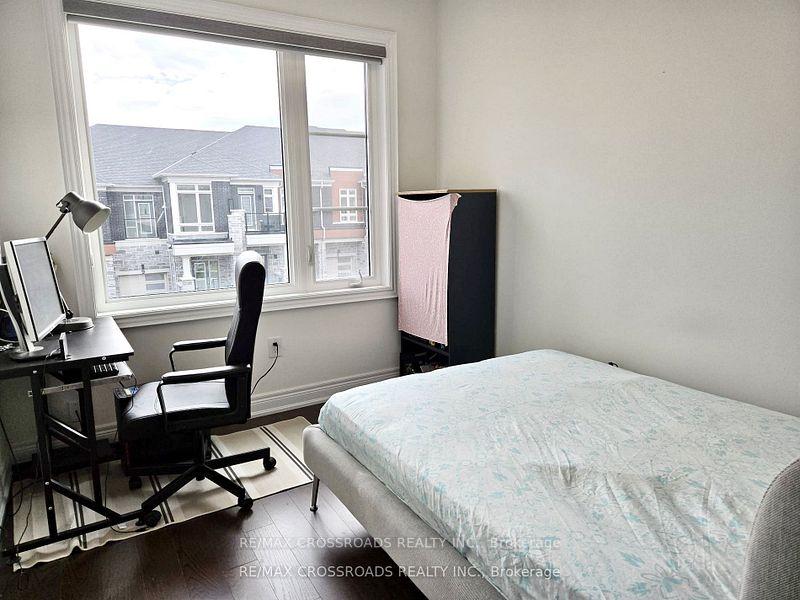 Photo 7 of 12 Schmeltzer Crescent, Richmond Hill, Rural Richmond Hill — HOMEH