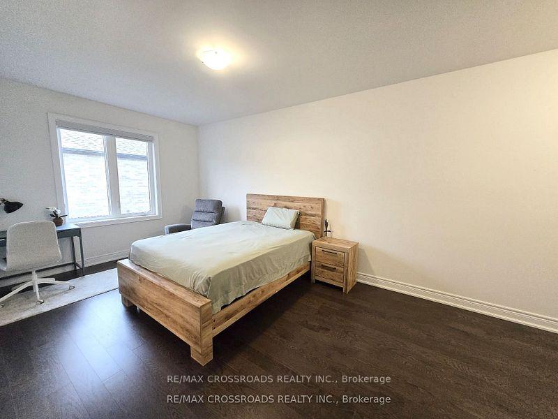 Photo 10 of 12 Schmeltzer Crescent, Richmond Hill, Rural Richmond Hill — HOMEH
