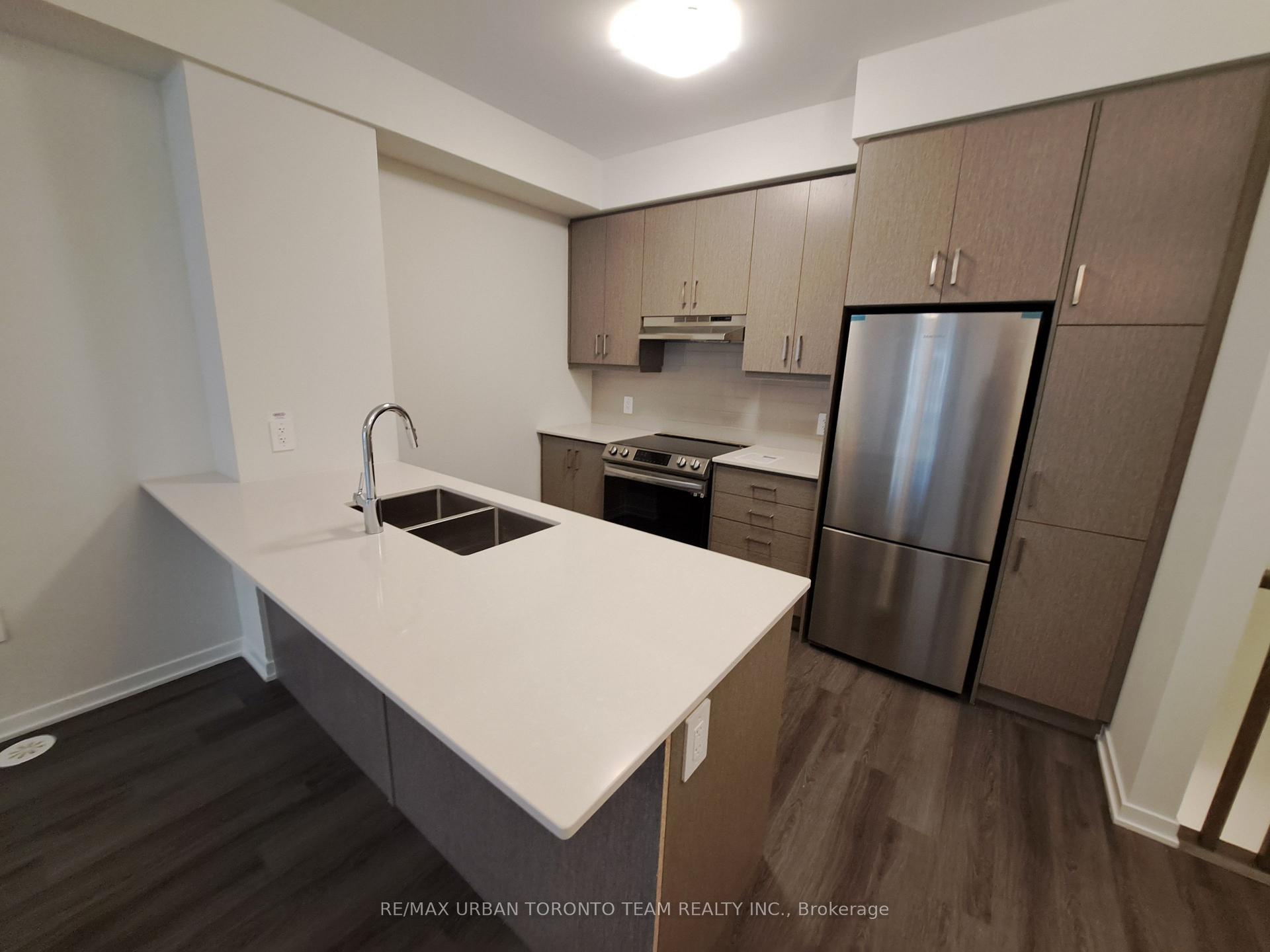Photo 5 of Unit 45, 21 Honeycrisp Crescent, Vaughan, Vaughan Corporate Centre — HOMEH