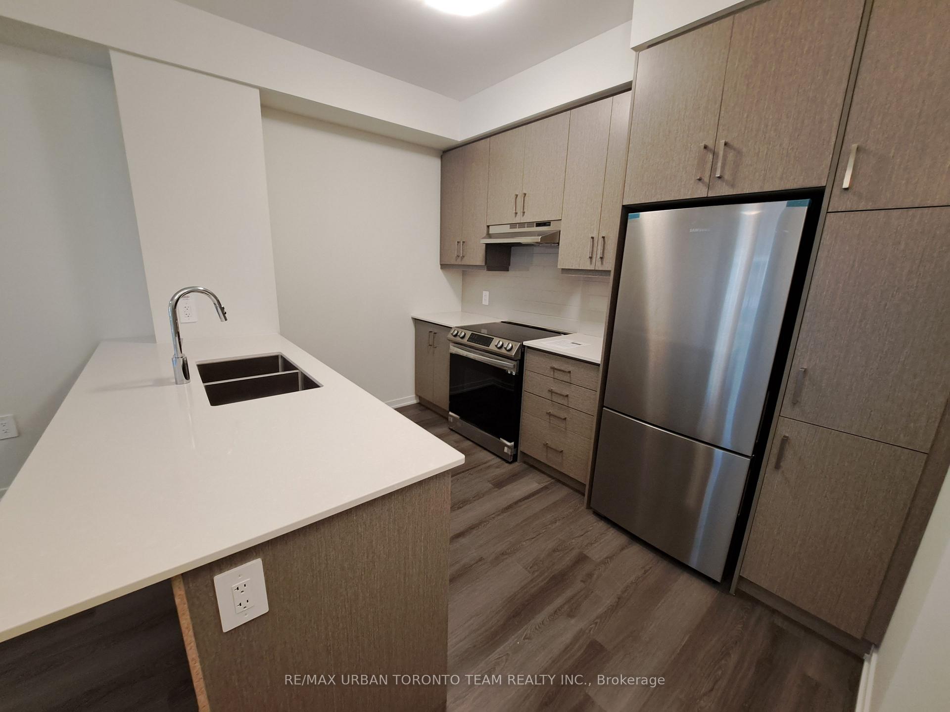 Photo 6 of Unit 45, 21 Honeycrisp Crescent, Vaughan, Vaughan Corporate Centre — HOMEH