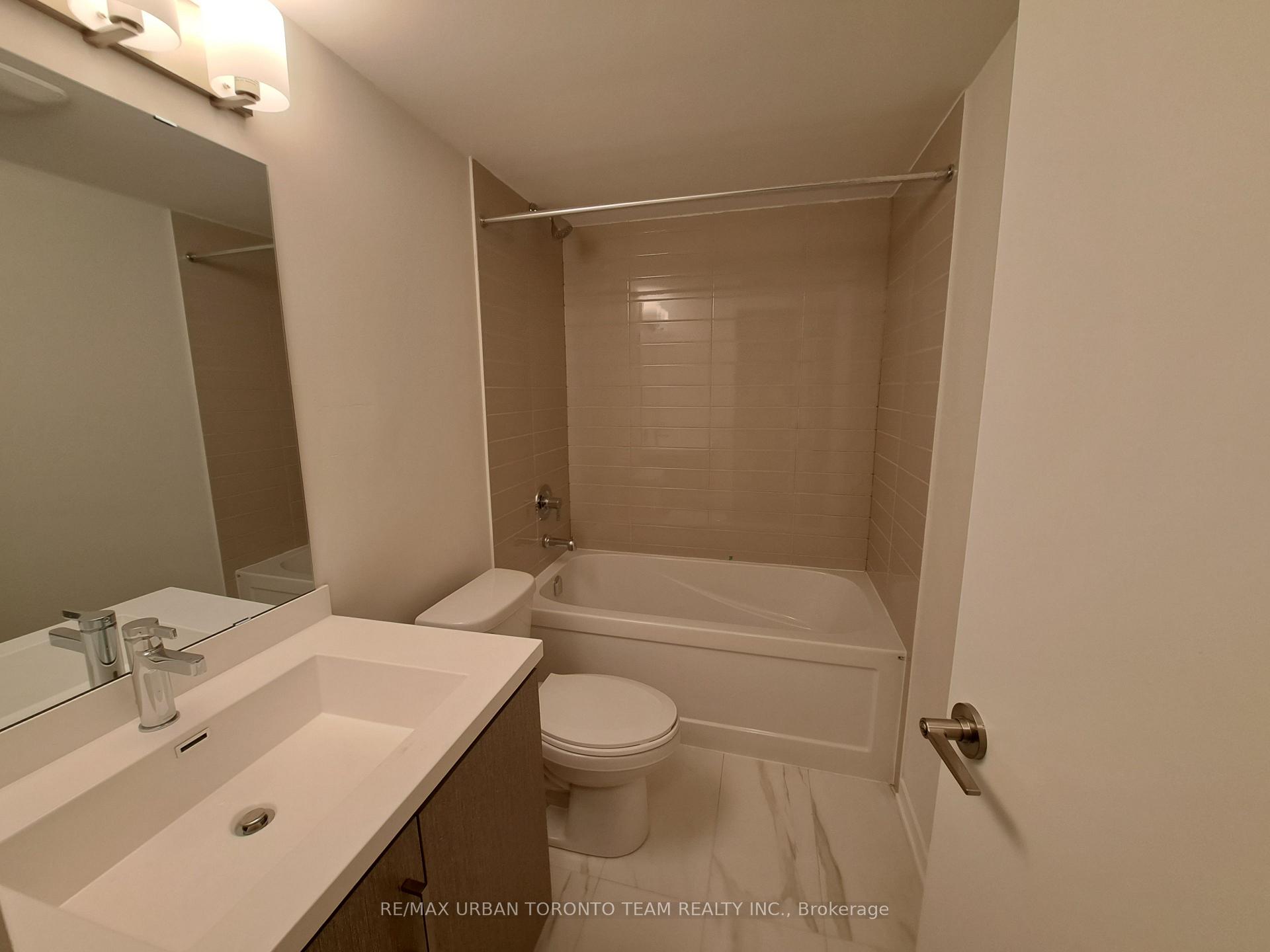 Photo 8 of Unit 45, 21 Honeycrisp Crescent, Vaughan, Vaughan Corporate Centre — HOMEH