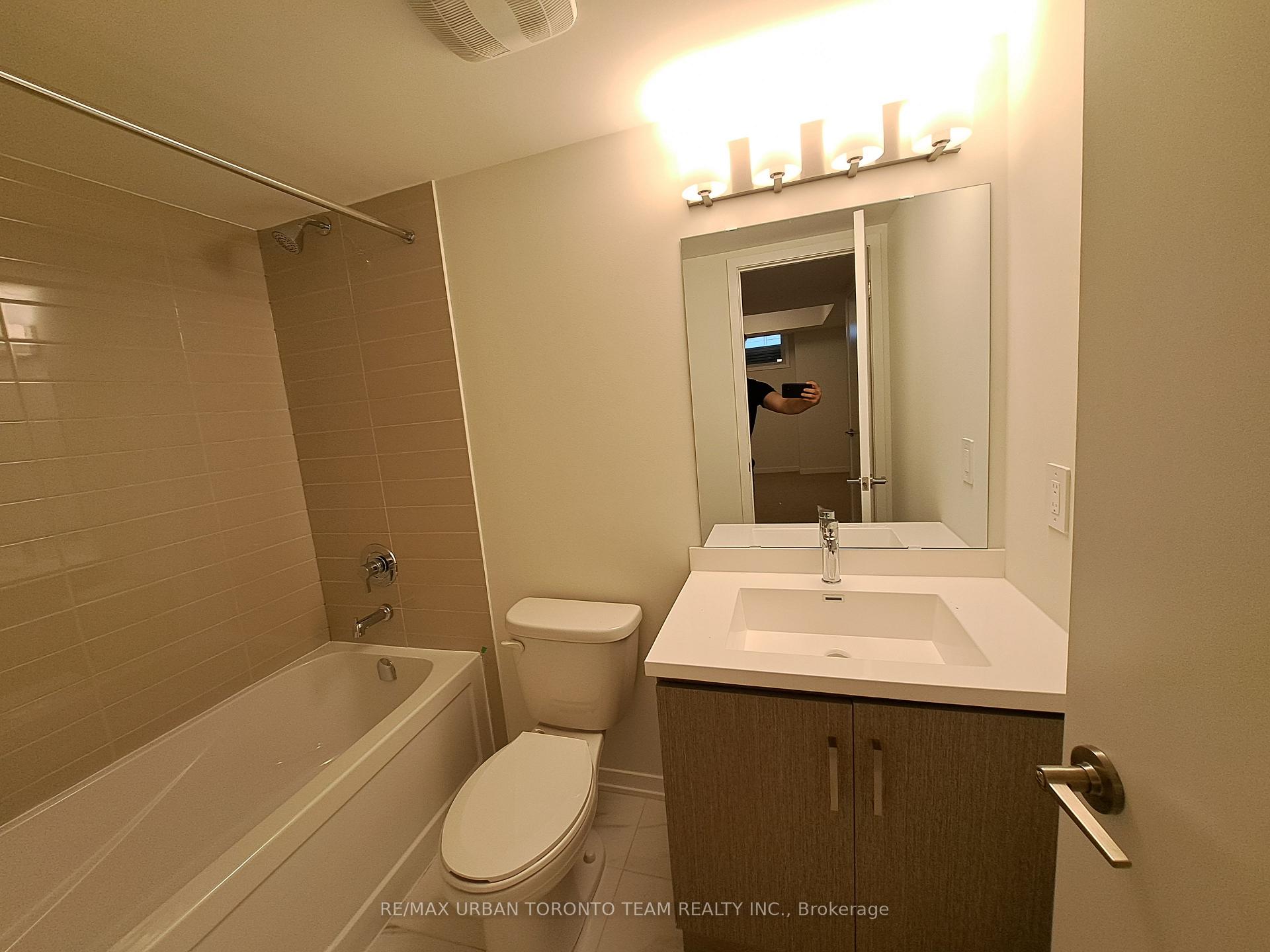 Photo 13 of Unit 45, 21 Honeycrisp Crescent, Vaughan, Vaughan Corporate Centre — HOMEH