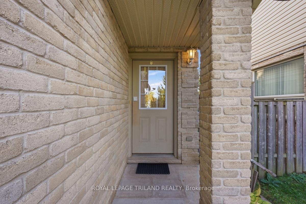 Photo 3 of 1426 Mickleborough Drive, London, North I — HOMEH