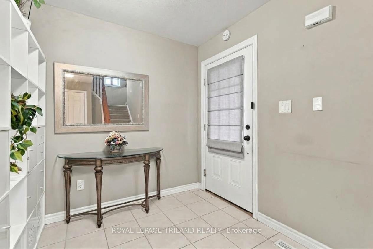 Photo 4 of 1426 Mickleborough Drive, London, North I — HOMEH