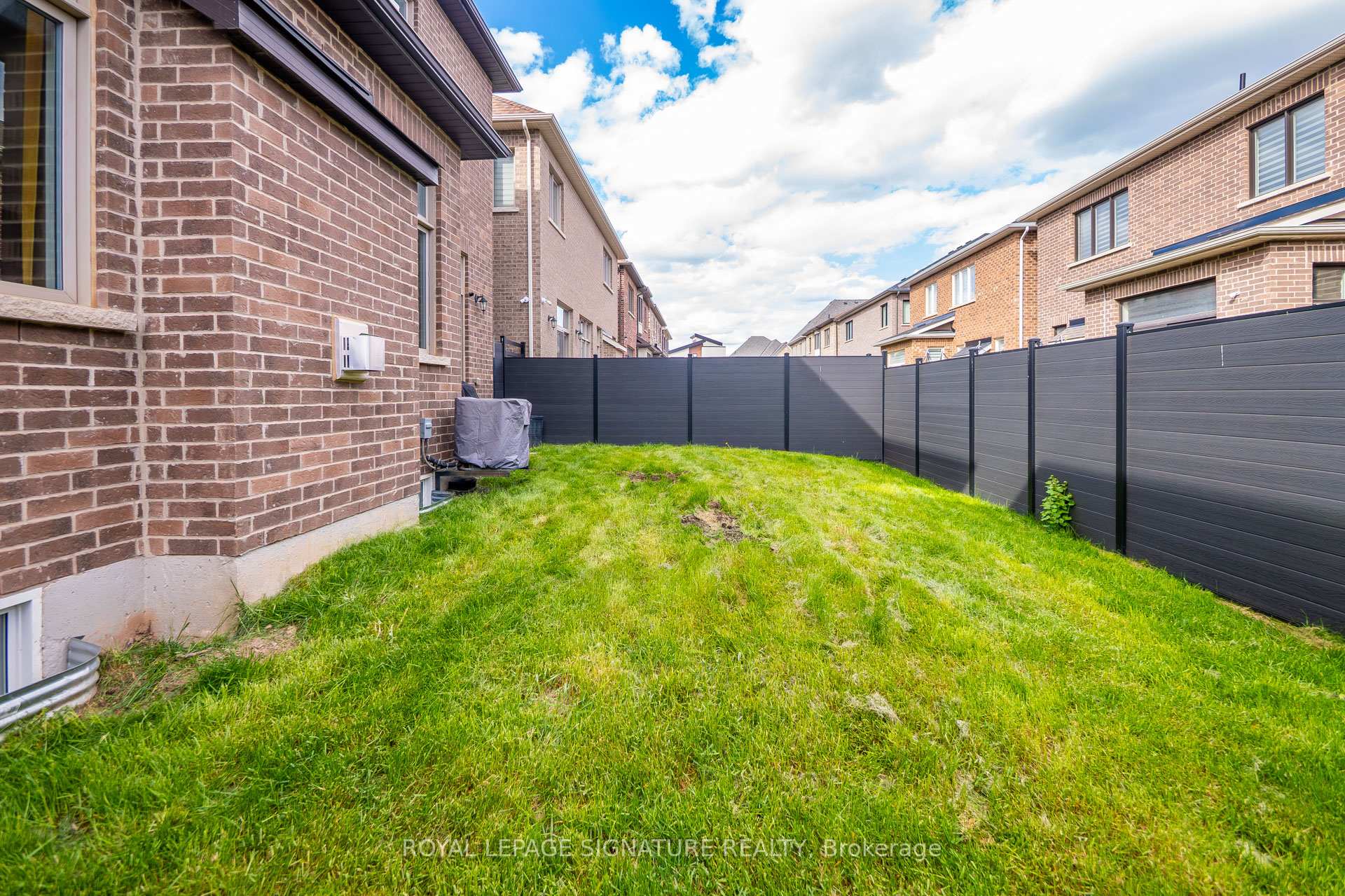 Photo 13 of 1493 Ford Strathy Crescent, Oakville, Joshua Meadows — HOMEH