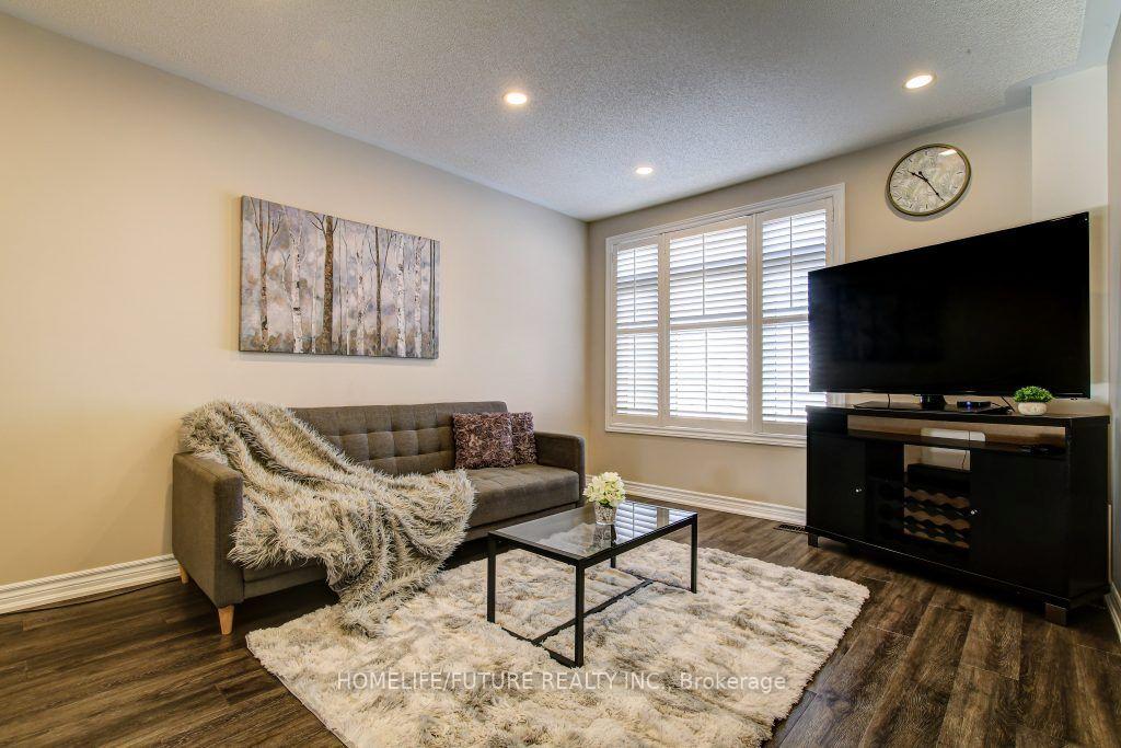 Photo 3 of 26 Streathern Way, Clarington, Bowmanville — HOMEH
