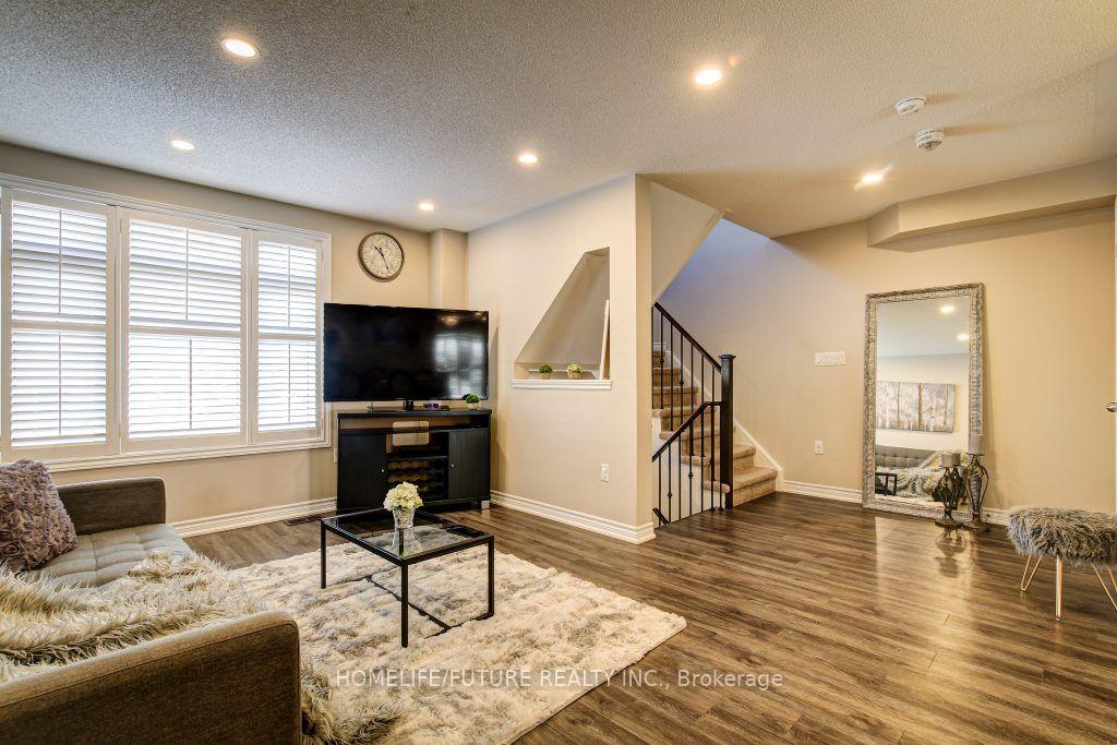 Photo 4 of 26 Streathern Way, Clarington, Bowmanville — HOMEH