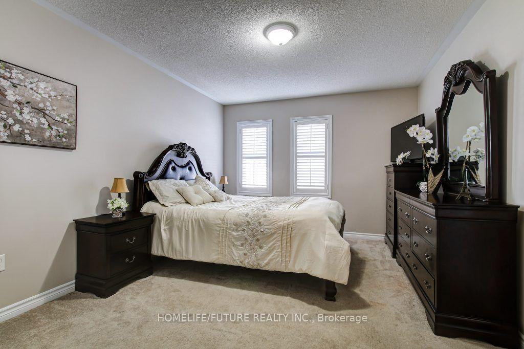 Photo 12 of 26 Streathern Way, Clarington, Bowmanville — HOMEH