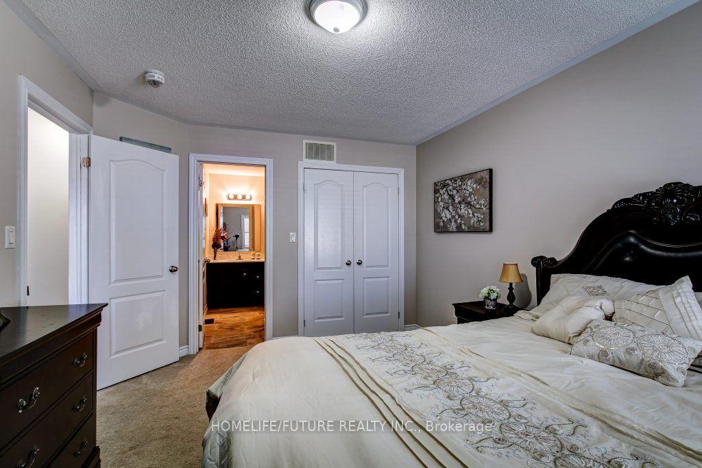 Photo 13 of 26 Streathern Way, Clarington, Bowmanville — HOMEH