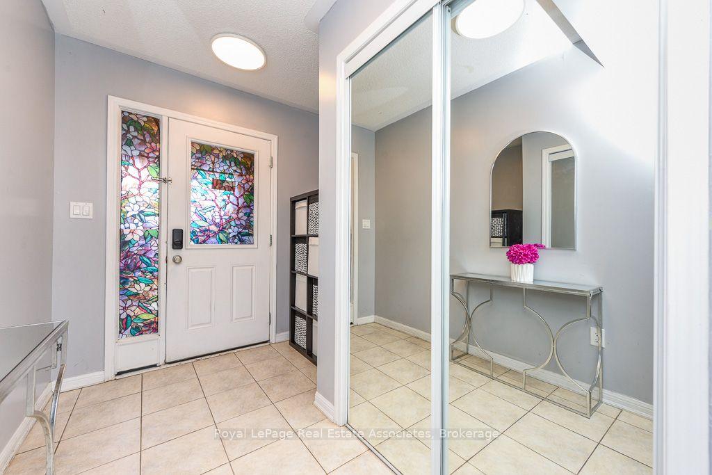 Photo 7 of Unit 2, 6 Ventura Avenue, Brampton, Fletcher's West — HOMEH