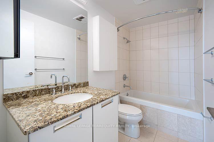 Photo 15 of Unit 3902, 33 Charles Street E, Toronto, Church-Yonge Corridor — HOMEH