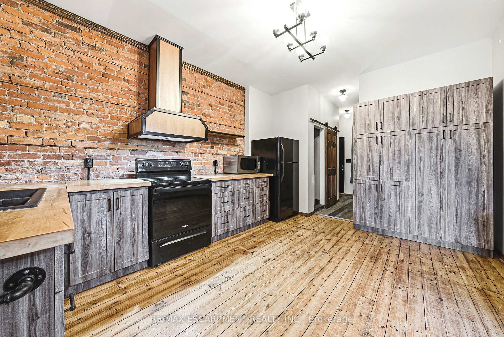 Photo 30 of 593-595 King Street E, Hamilton, Landsdale — HOMEH