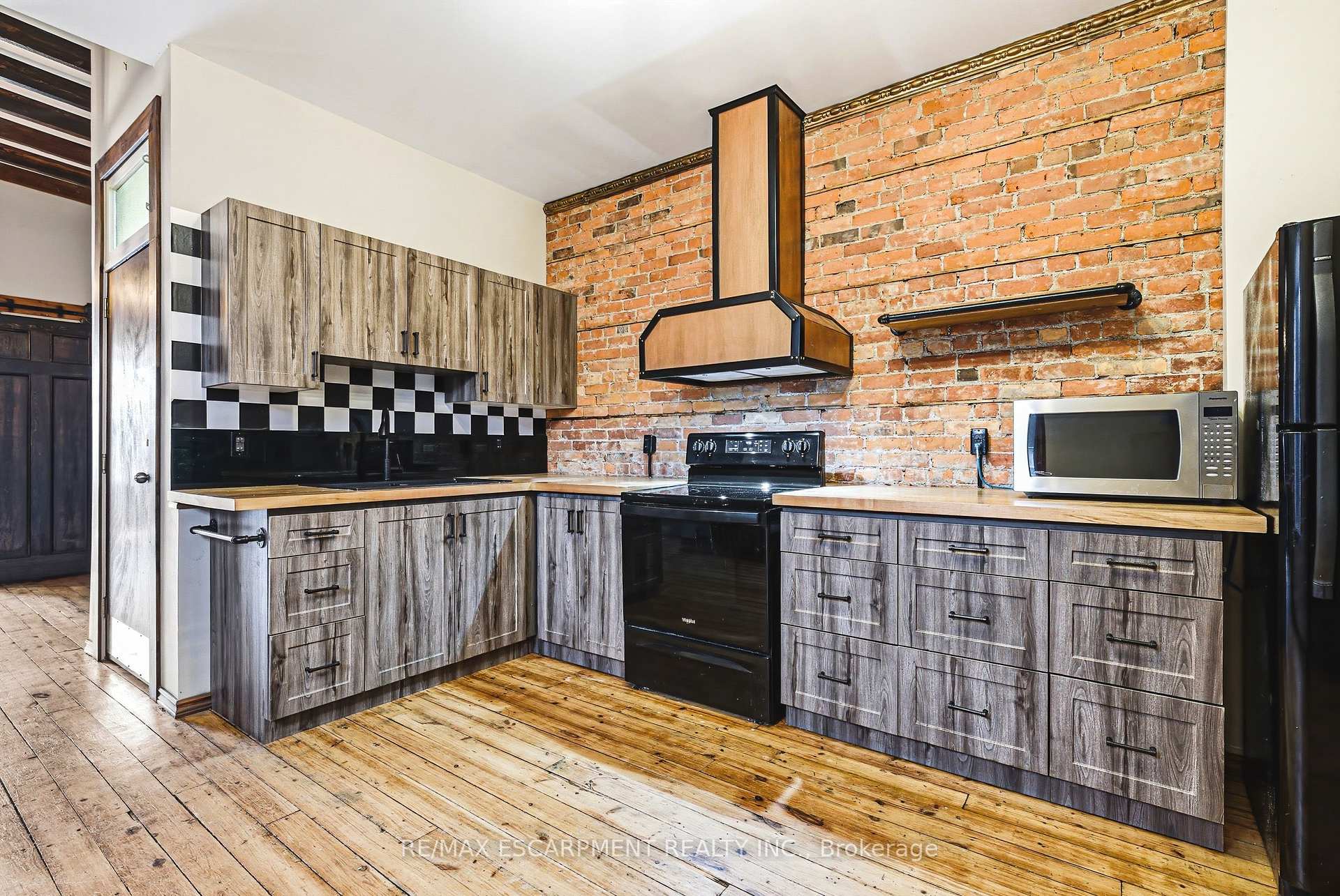 Photo 31 of 593-595 King Street E, Hamilton, Landsdale — HOMEH