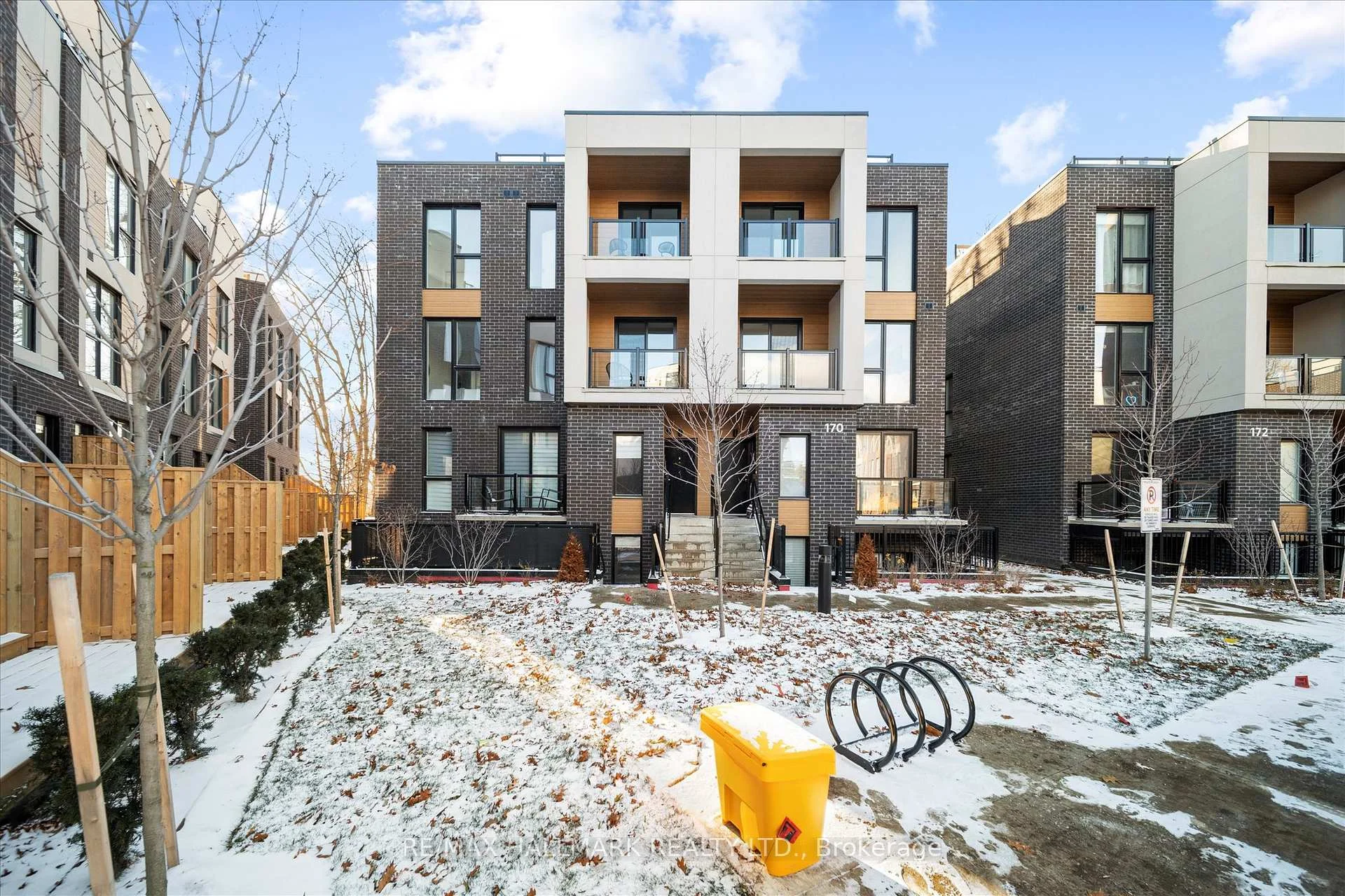 Photo 4 of Unit 13, 170 Clonmore Drive, Scarborough, Birchcliffe-Cliffside — HOMEH