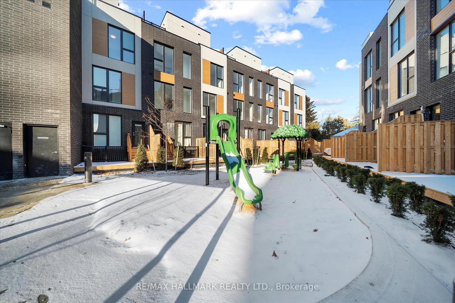 Photo 7 of Unit 13, 170 Clonmore Drive, Scarborough, Birchcliffe-Cliffside — HOMEH
