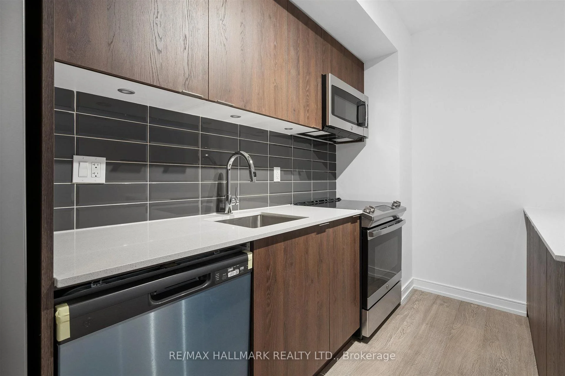 Photo 41 of Unit 13, 170 Clonmore Drive, Scarborough, Birchcliffe-Cliffside — HOMEH
