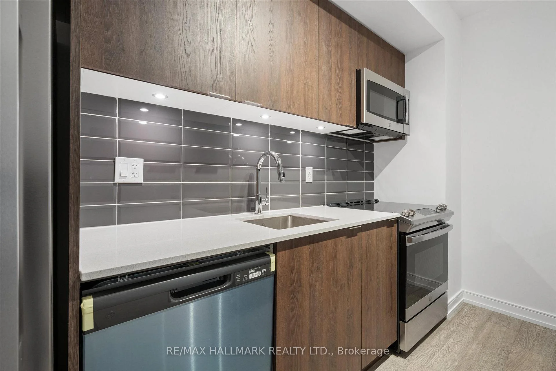 Photo 44 of Unit 13, 170 Clonmore Drive, Scarborough, Birchcliffe-Cliffside — HOMEH