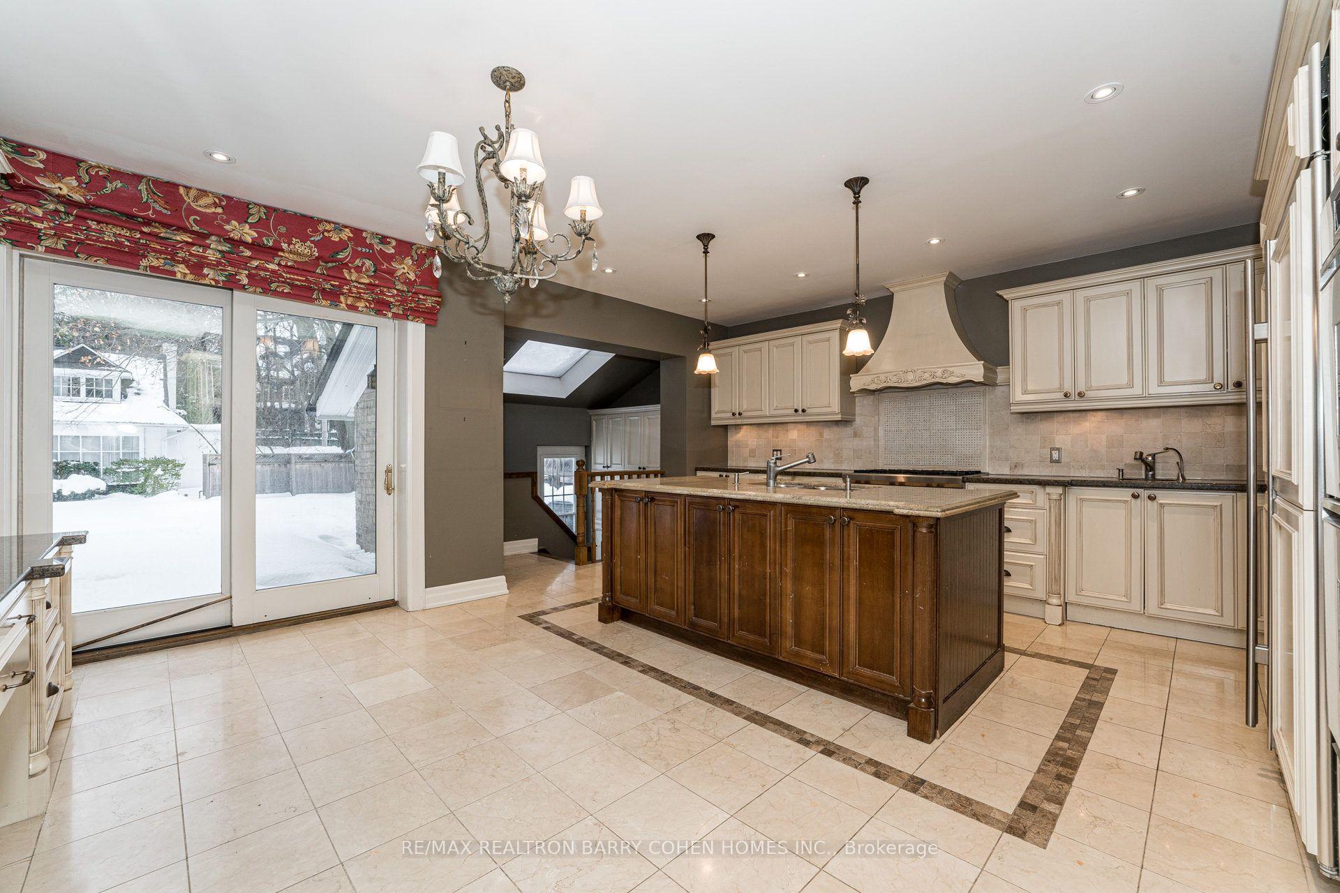 Photo 12 of 28 Dunvegan Road, Toronto, Casa Loma — HOMEH