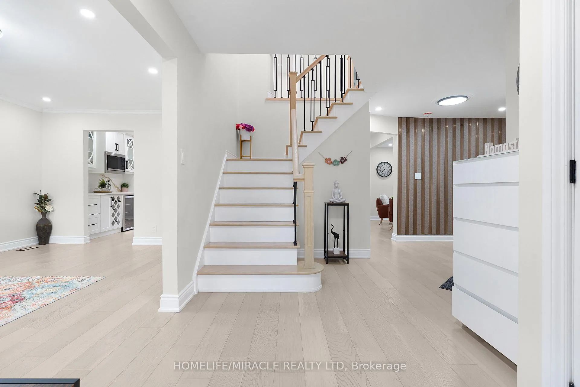 Photo 5 of 57 Springmount Drive, Kitchener — HOMEH