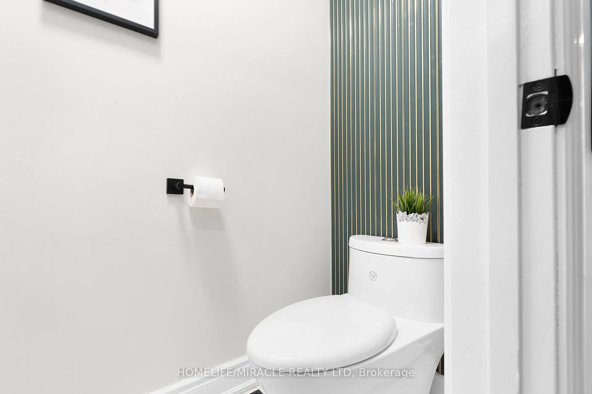 Photo 17 of 57 Springmount Drive, Kitchener — HOMEH
