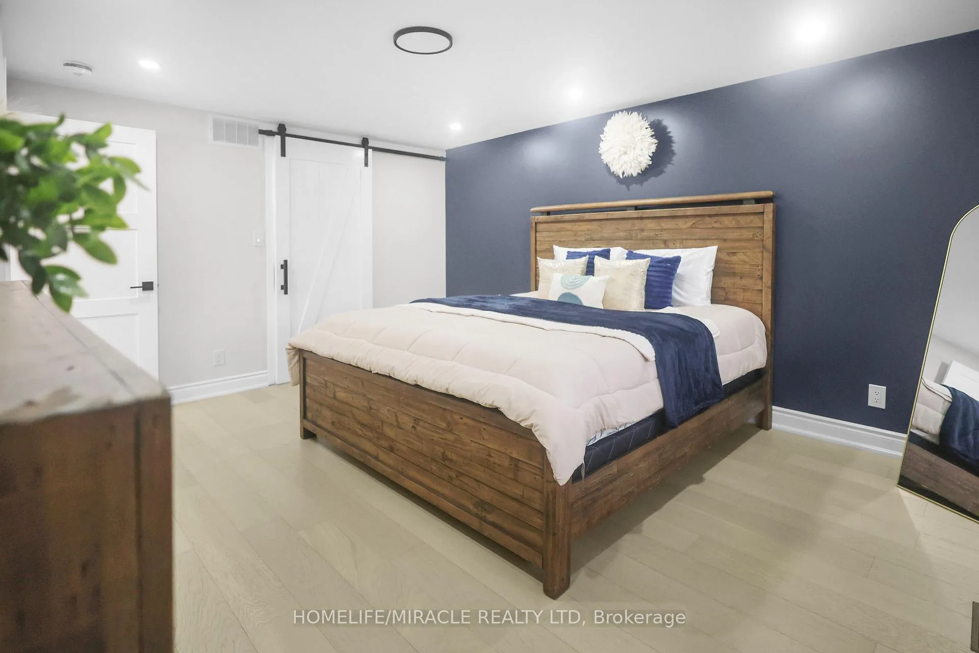 Photo 19 of 57 Springmount Drive, Kitchener — HOMEH