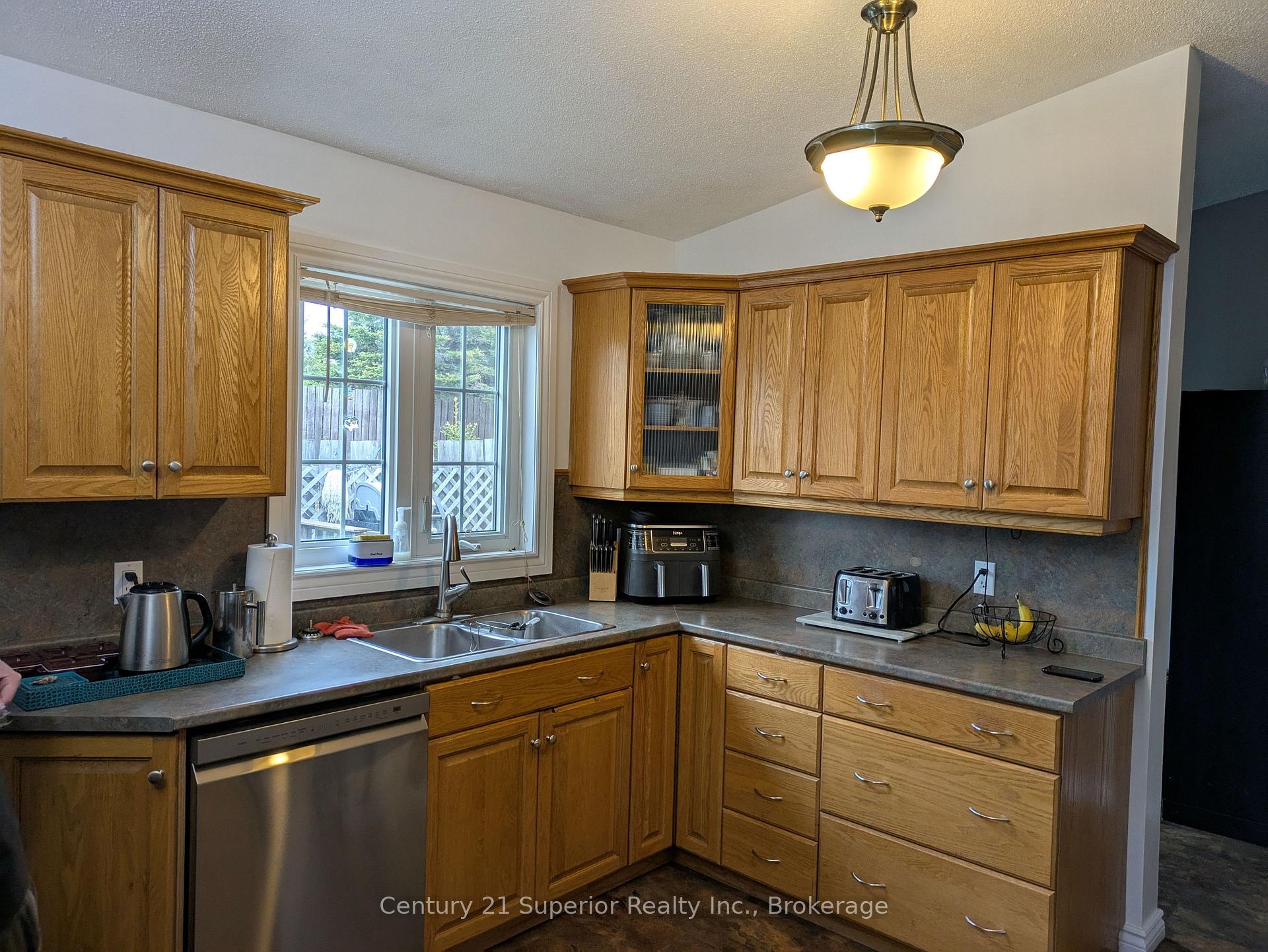 Photo 10 of 34 Hemlo Drive E, Marathon — HOMEH