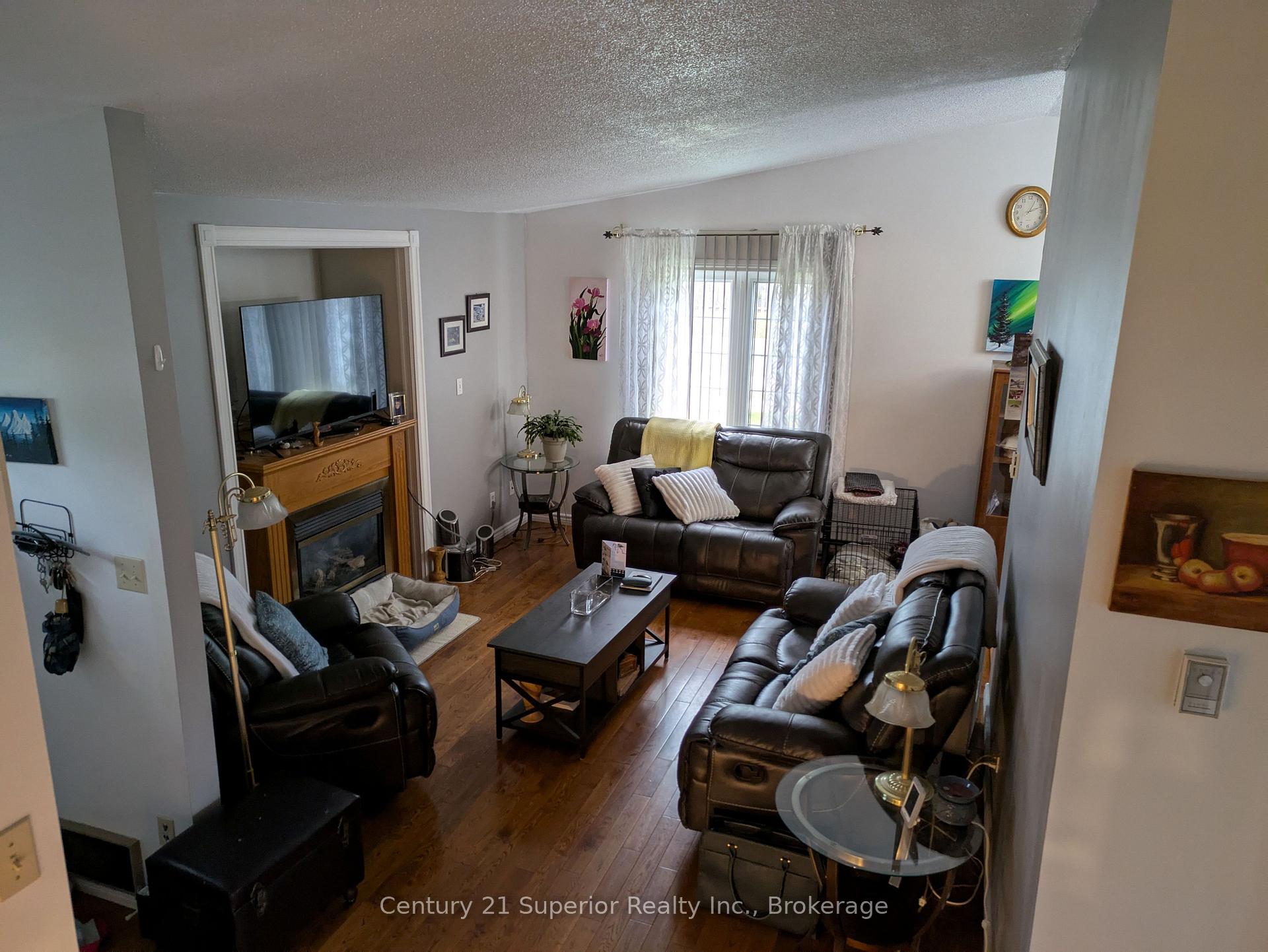 Photo 13 of 34 Hemlo Drive E, Marathon — HOMEH