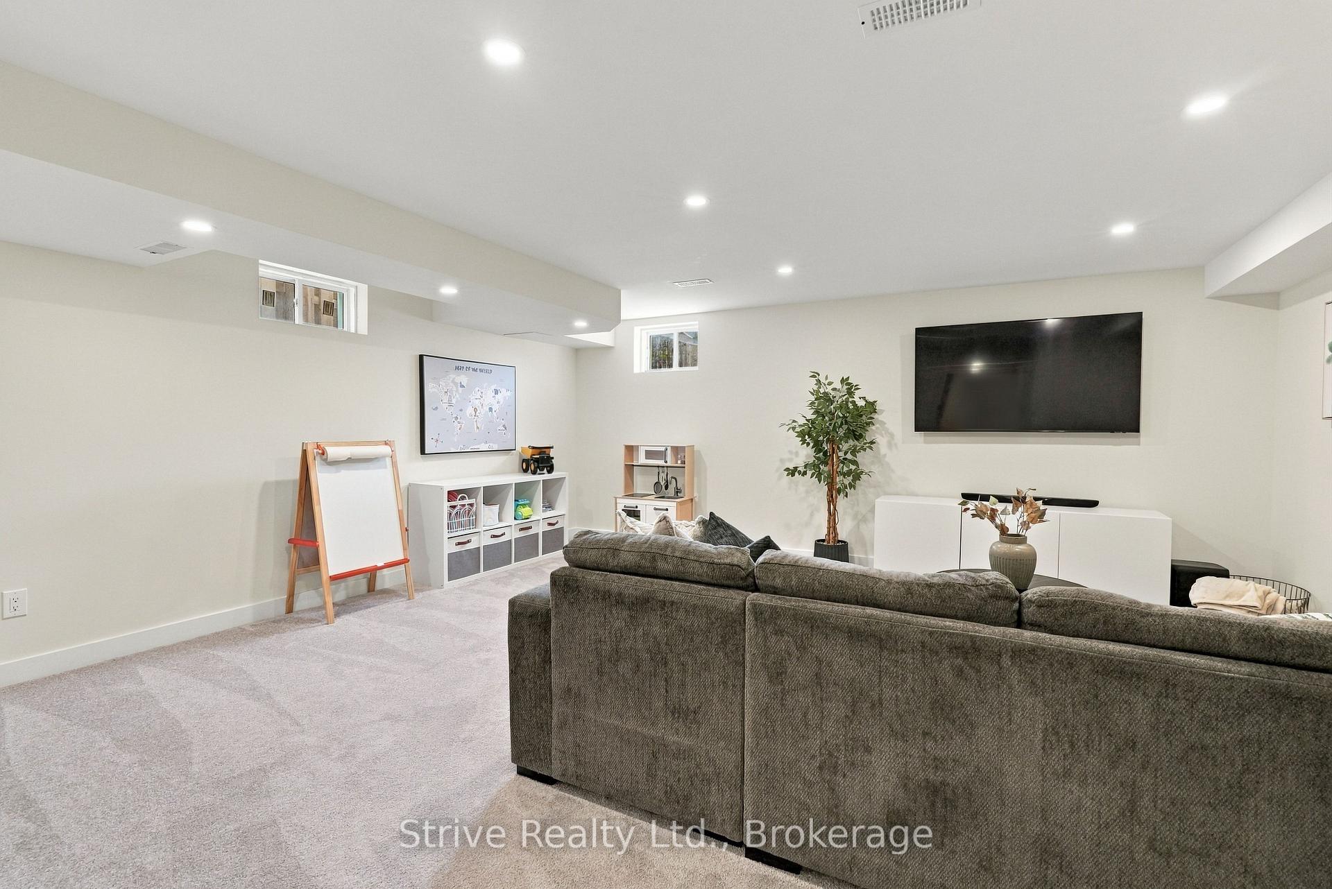 Photo 38 of 18 Bud Doucette Court, Uxbridge — HOMEH