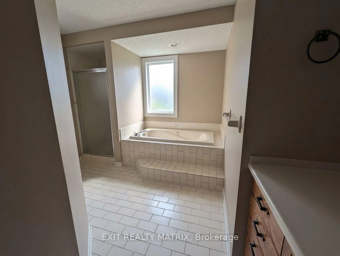 Photo 9 of 1691 Hunters Run Drive, Ottawa, Chapel Hill — HOMEH