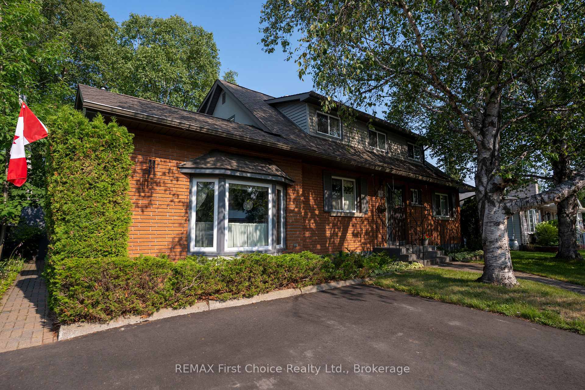 Photo 2 of 160 Whalen Street, Thunder Bay, Grandview — HOMEH