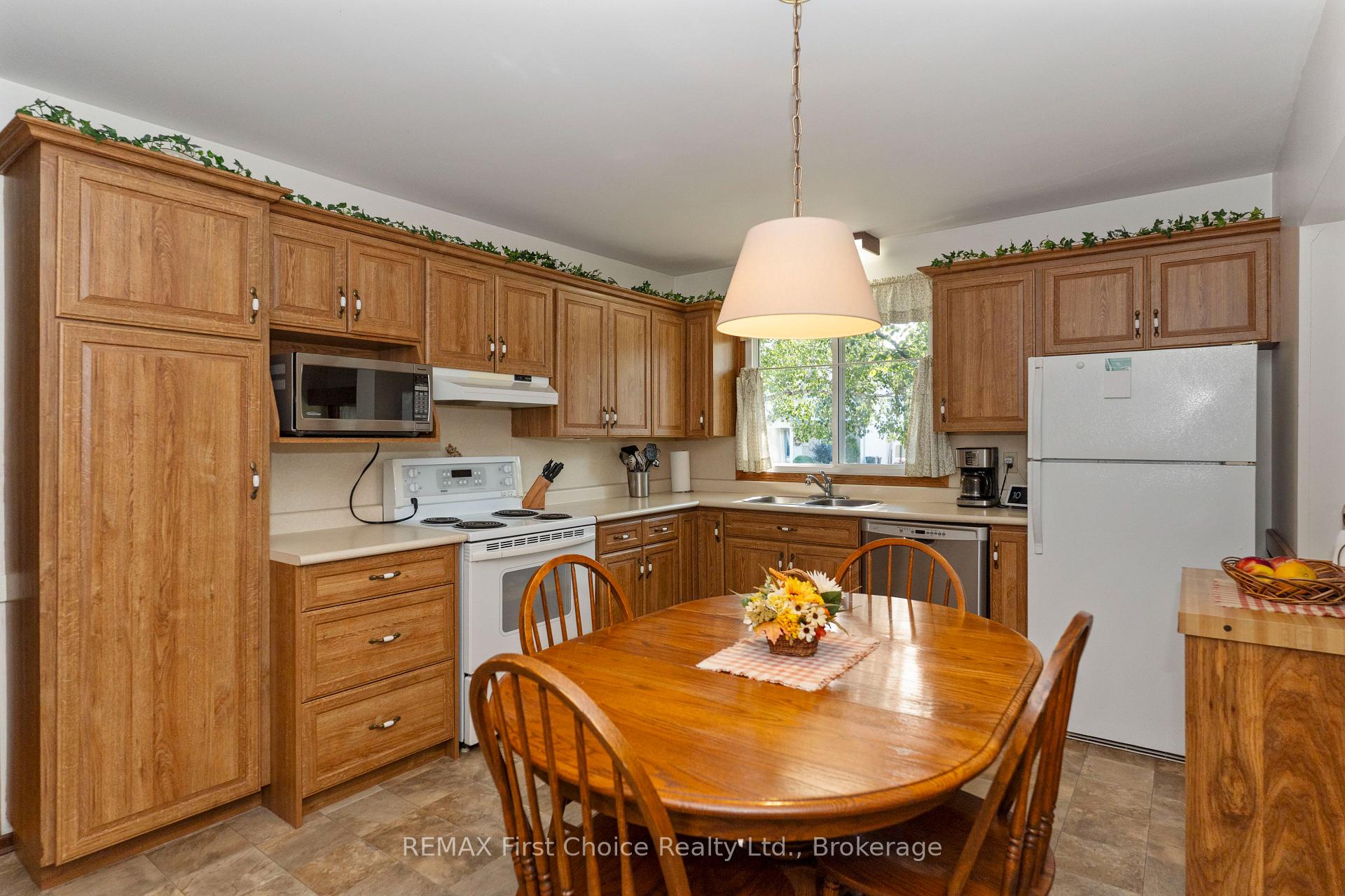 Photo 6 of 160 Whalen Street, Thunder Bay, Grandview — HOMEH