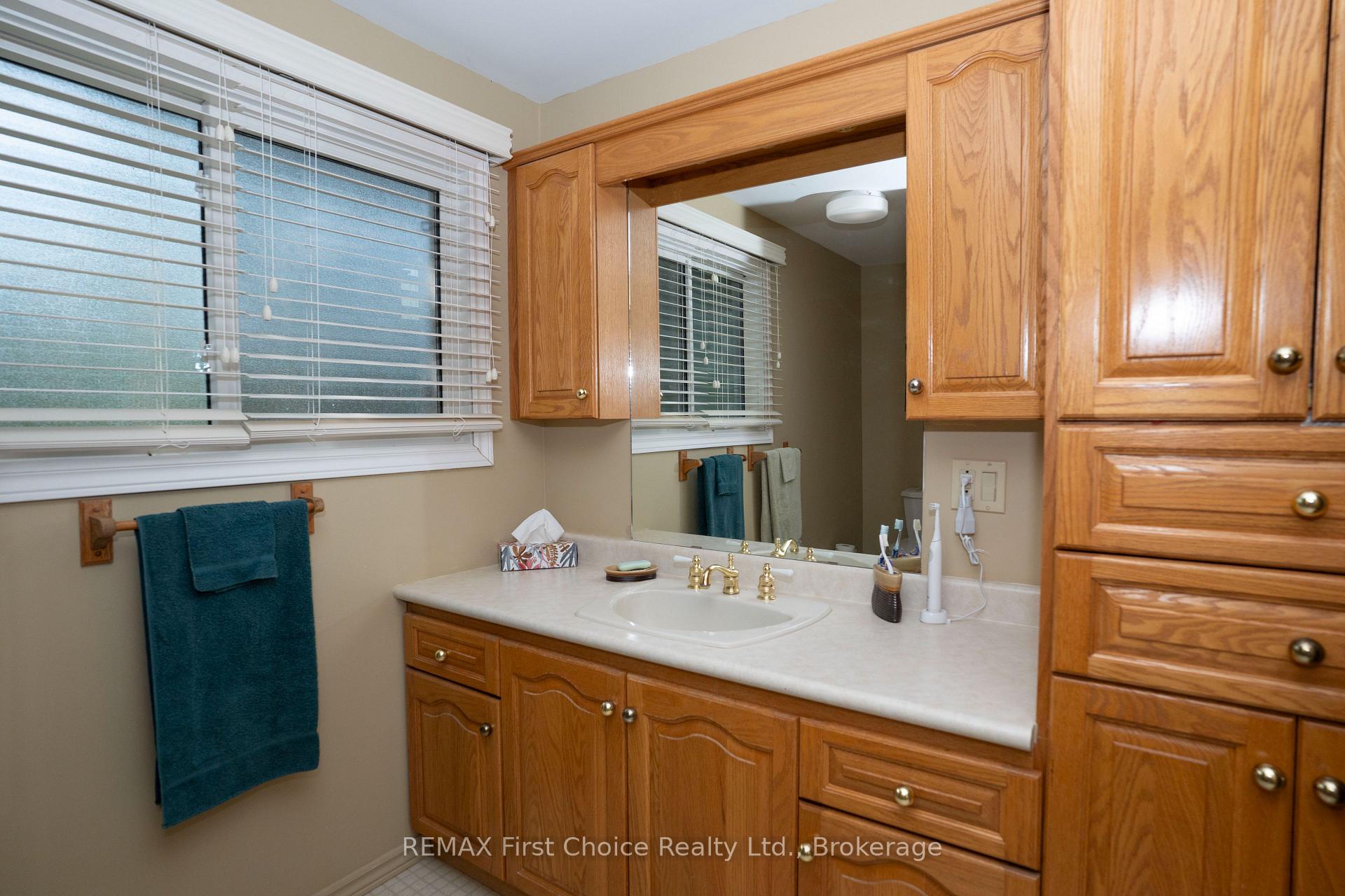 Photo 25 of 160 Whalen Street, Thunder Bay, Grandview — HOMEH