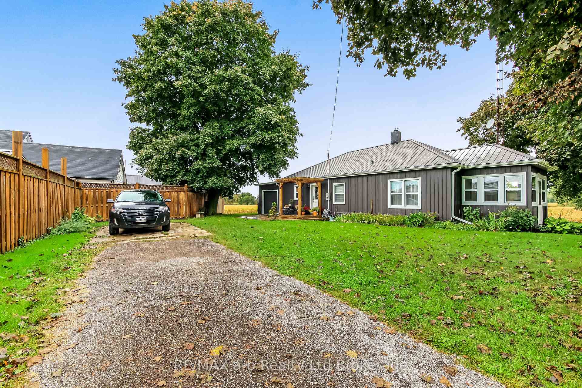 Photo 2 of 2237 Pinegrove Road, Norfolk, Pine Grove — HOMEH