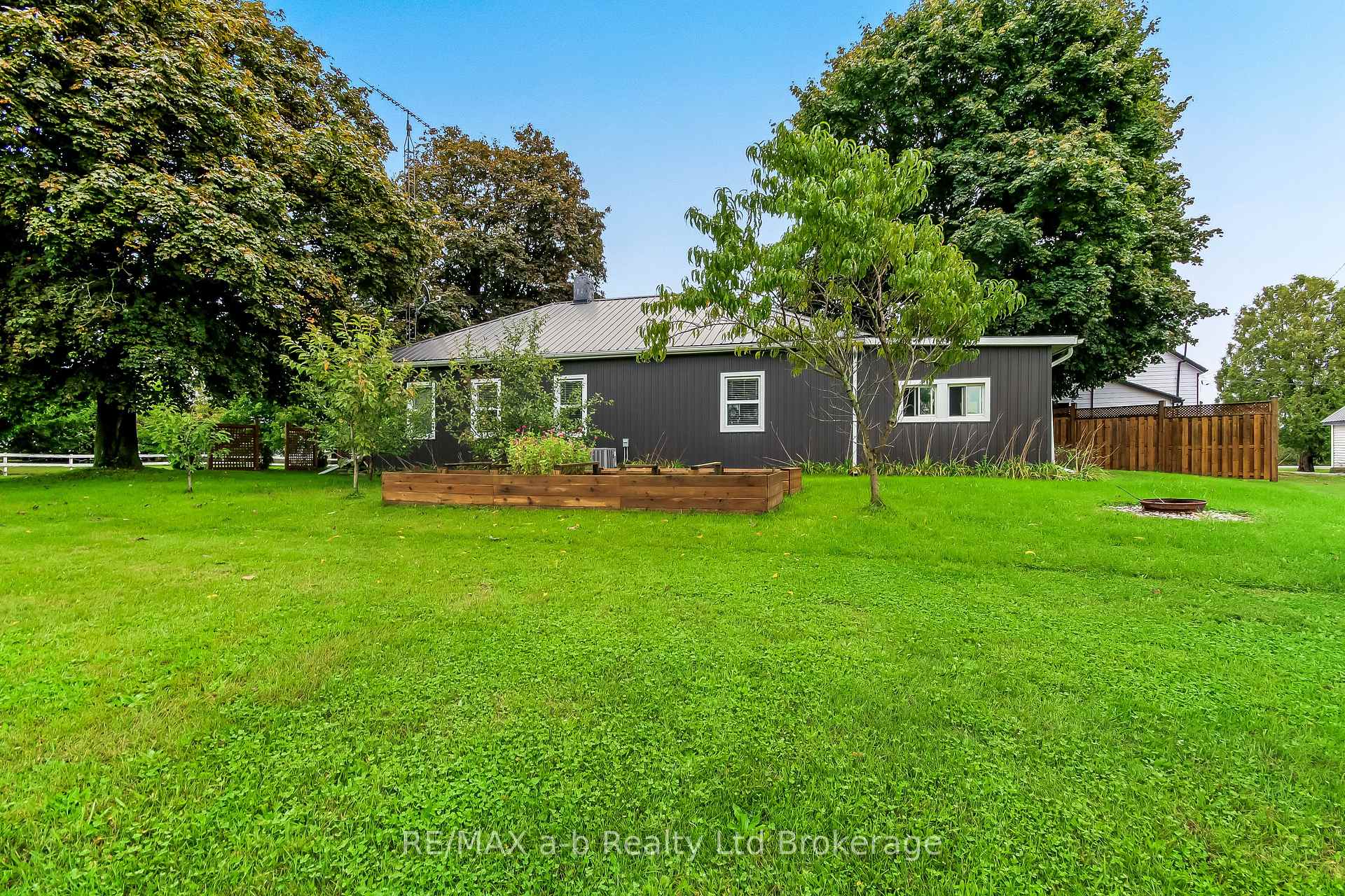 Photo 3 of 2237 Pinegrove Road, Norfolk, Pine Grove — HOMEH