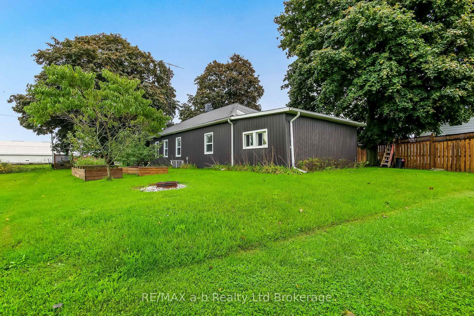 Photo 4 of 2237 Pinegrove Road, Norfolk, Pine Grove — HOMEH
