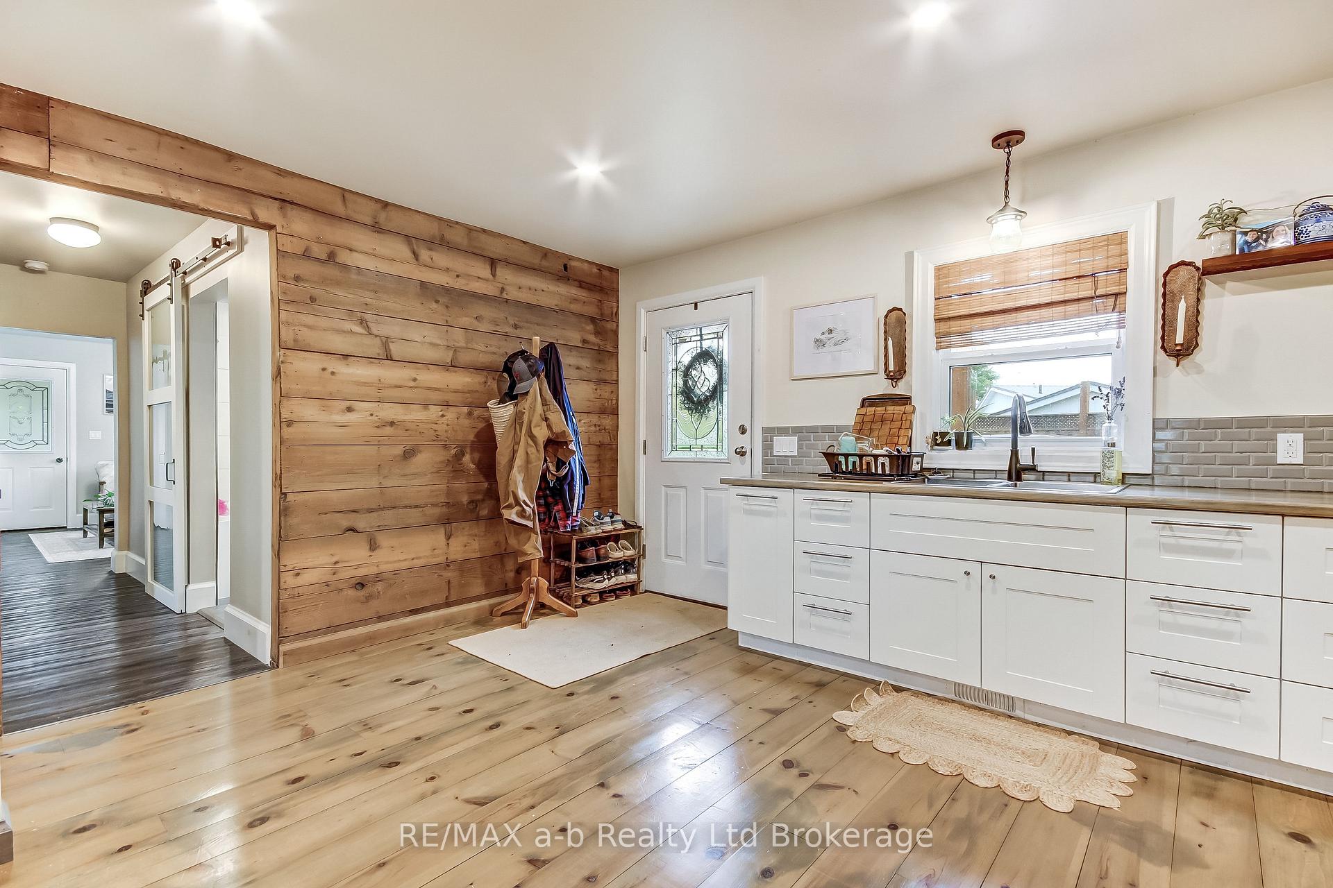 Photo 8 of 2237 Pinegrove Road, Norfolk, Pine Grove — HOMEH