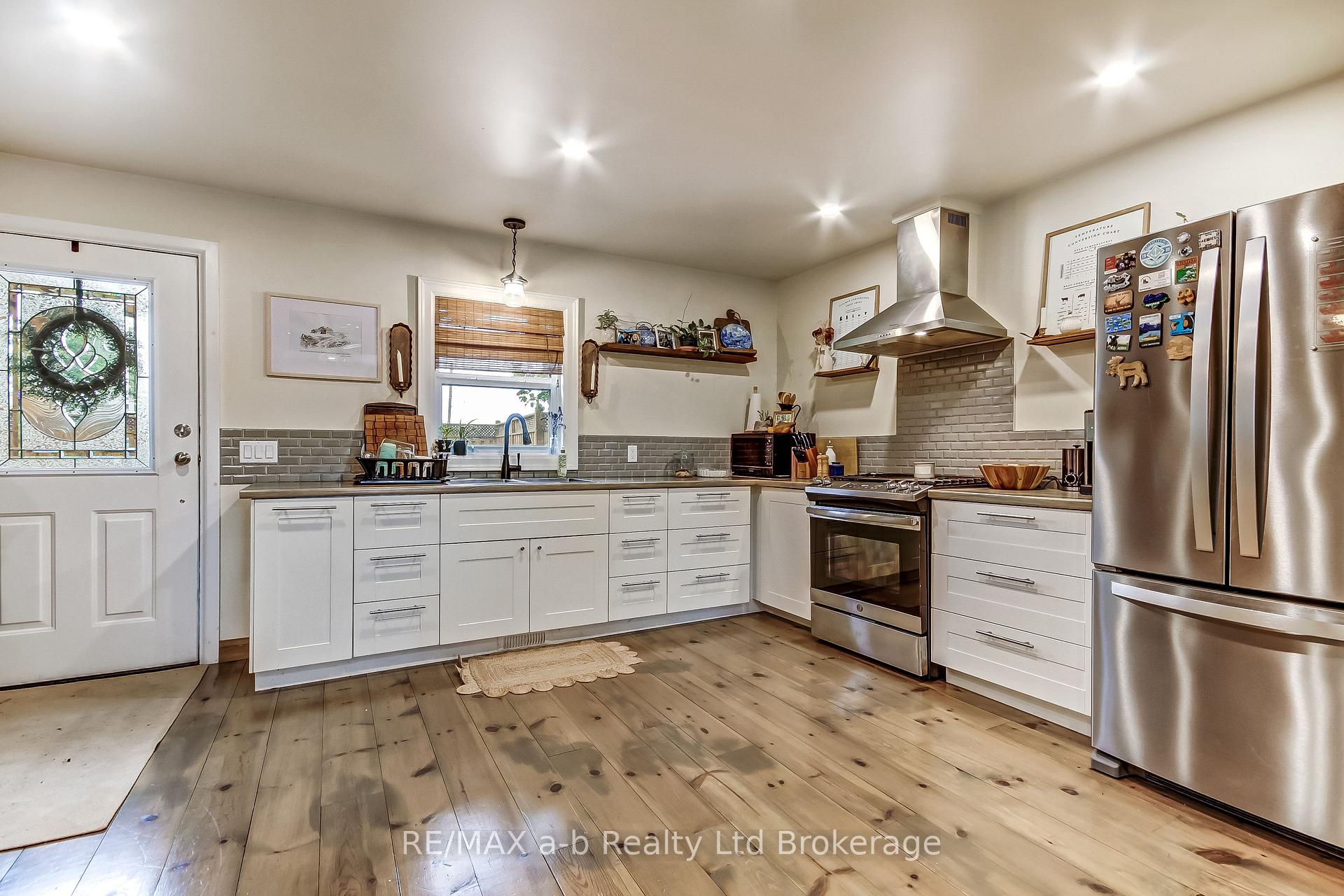 Photo 10 of 2237 Pinegrove Road, Norfolk, Pine Grove — HOMEH