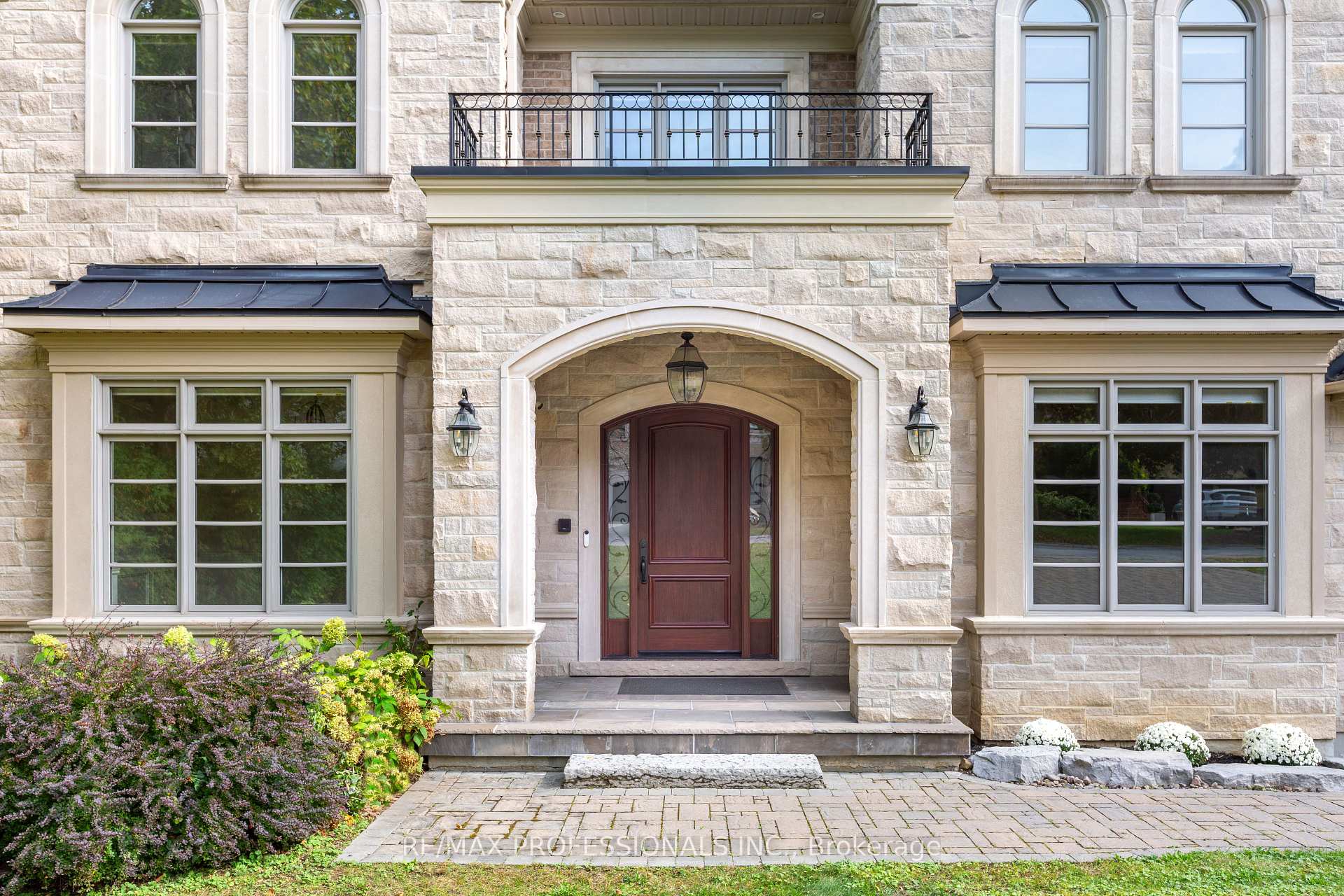 Photo 2 of 191 Edenbridge Drive, Etobicoke, Edenbridge-Humber Valley — HOMEH