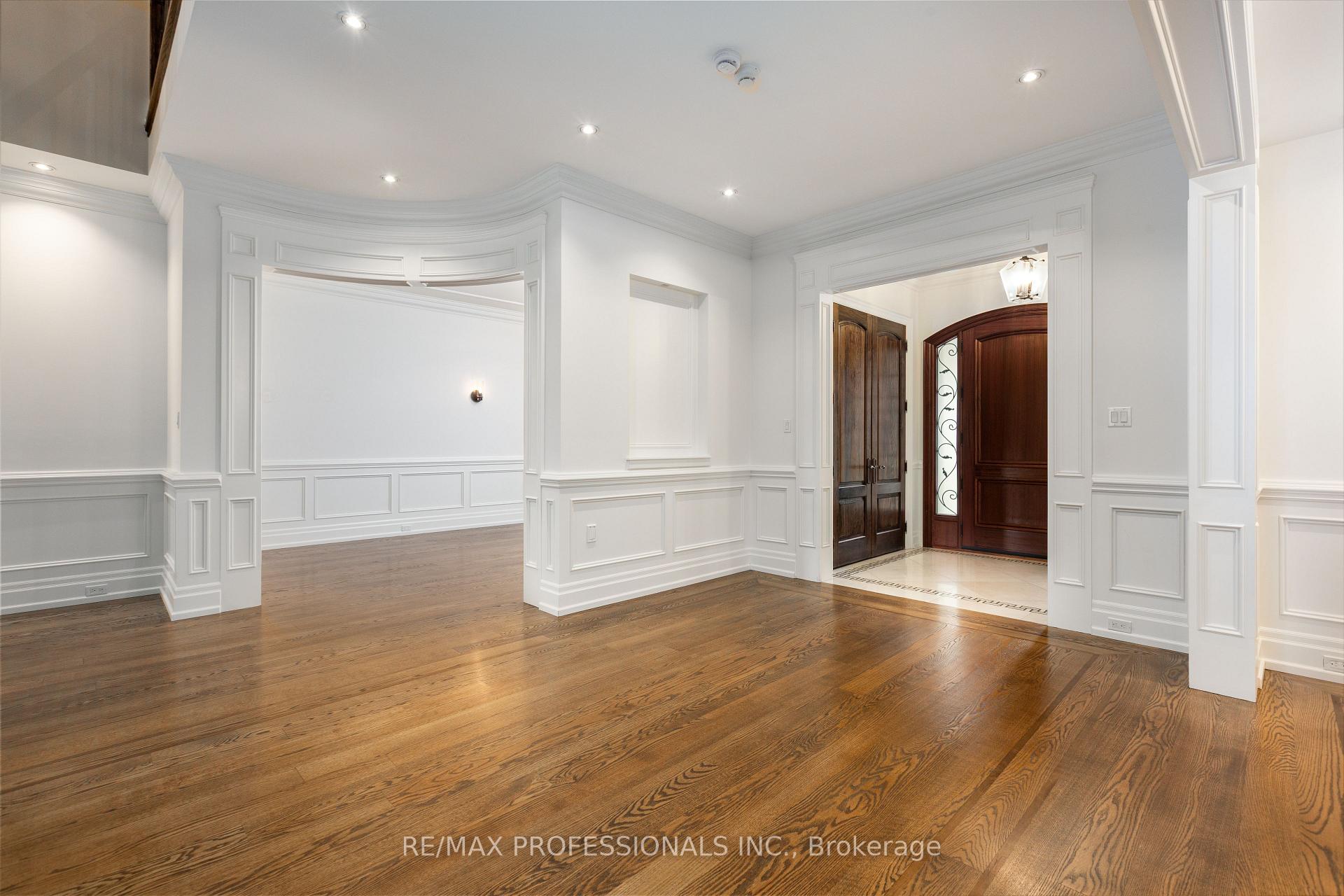 Photo 3 of 191 Edenbridge Drive, Etobicoke, Edenbridge-Humber Valley — HOMEH