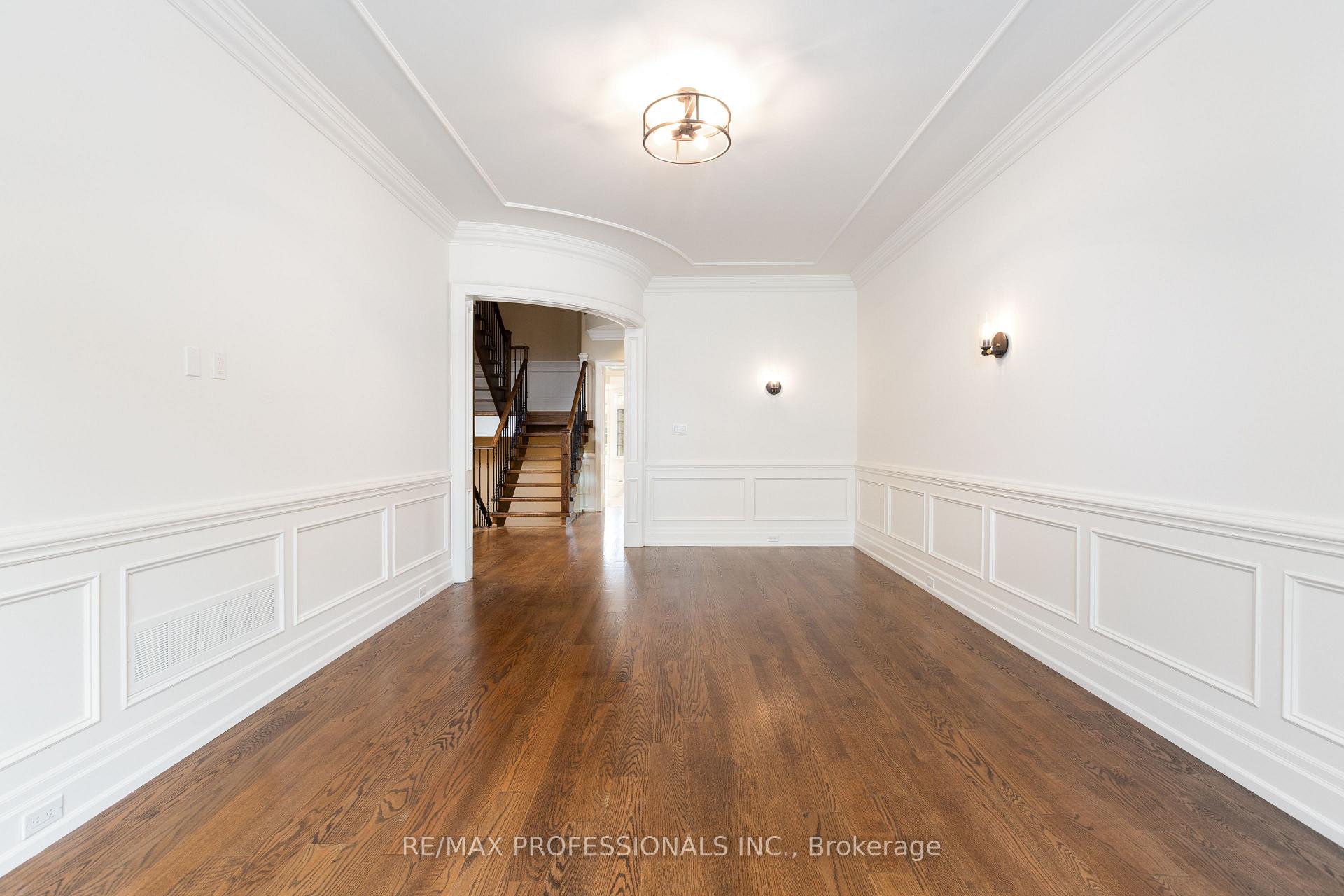 Photo 5 of 191 Edenbridge Drive, Etobicoke, Edenbridge-Humber Valley — HOMEH