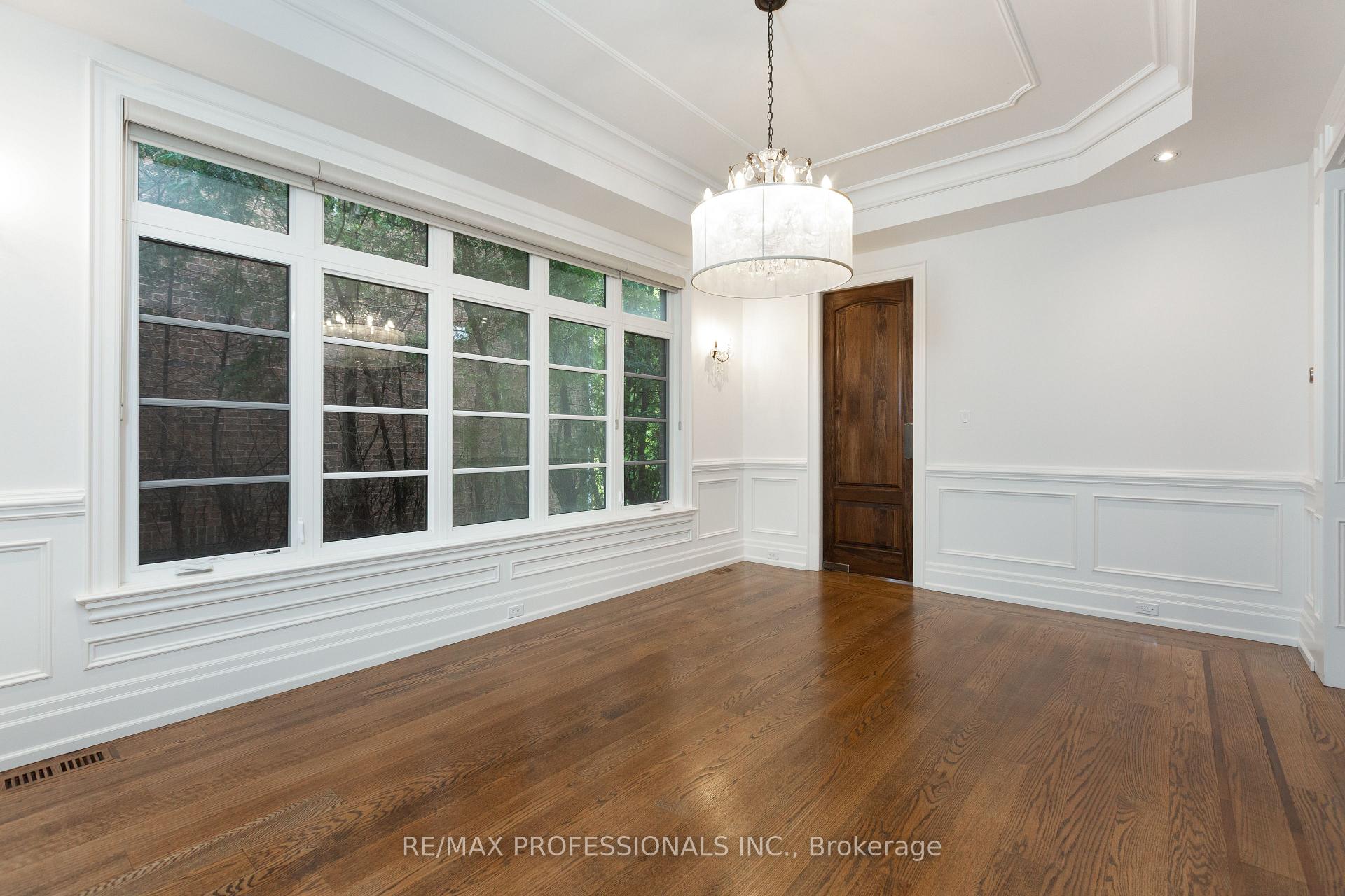 Photo 8 of 191 Edenbridge Drive, Etobicoke, Edenbridge-Humber Valley — HOMEH