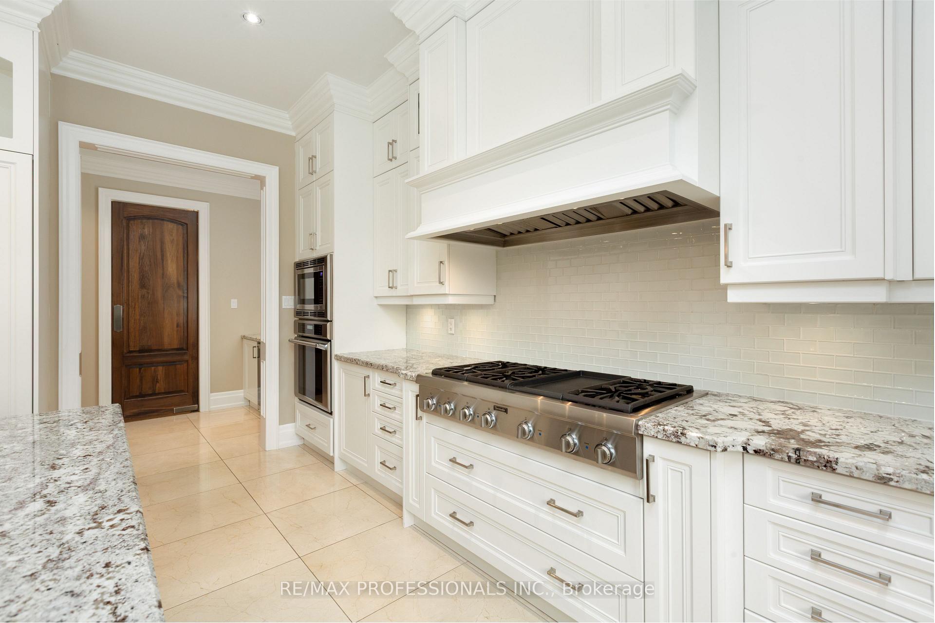 Photo 10 of 191 Edenbridge Drive, Etobicoke, Edenbridge-Humber Valley — HOMEH