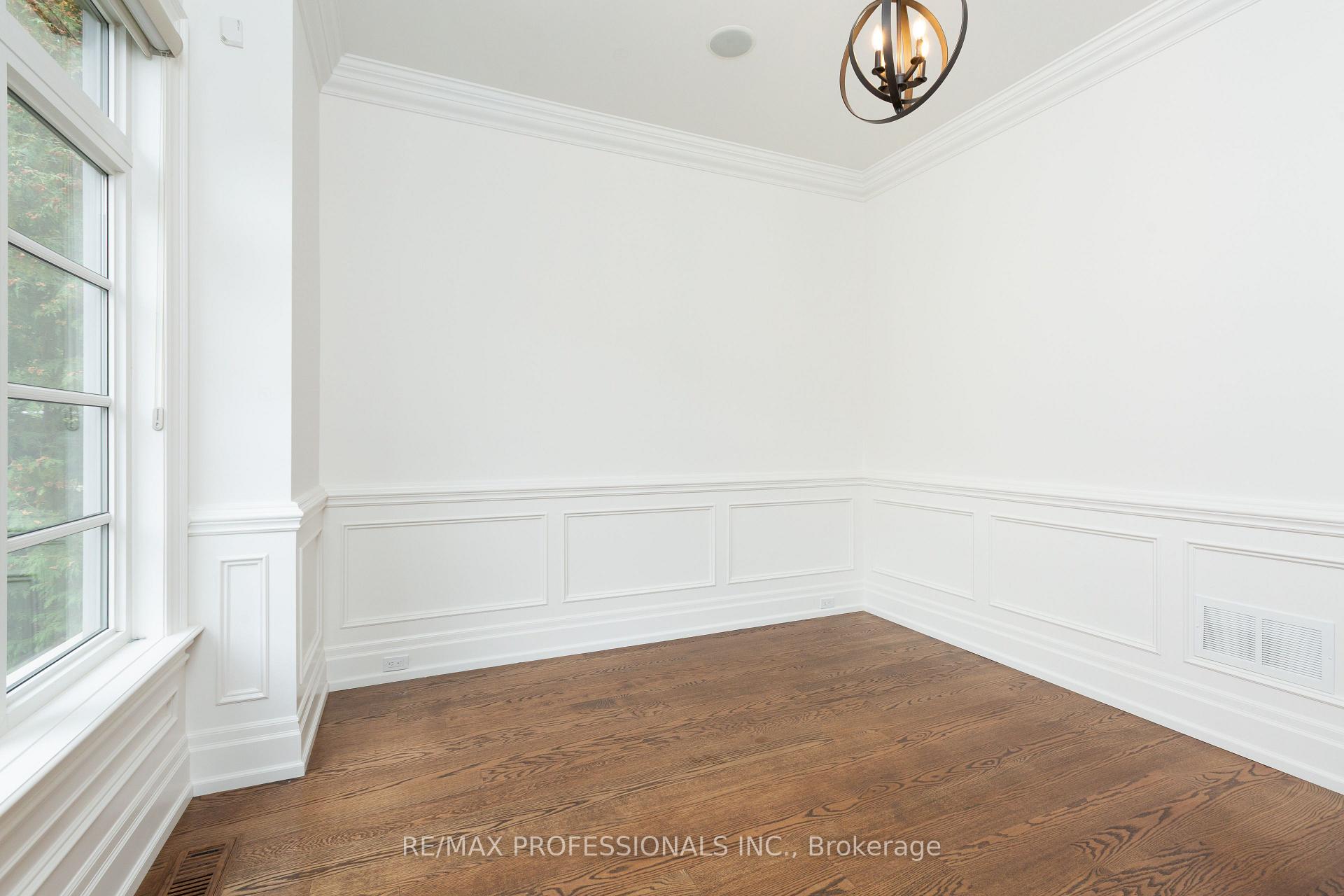 Photo 18 of 191 Edenbridge Drive, Etobicoke, Edenbridge-Humber Valley — HOMEH