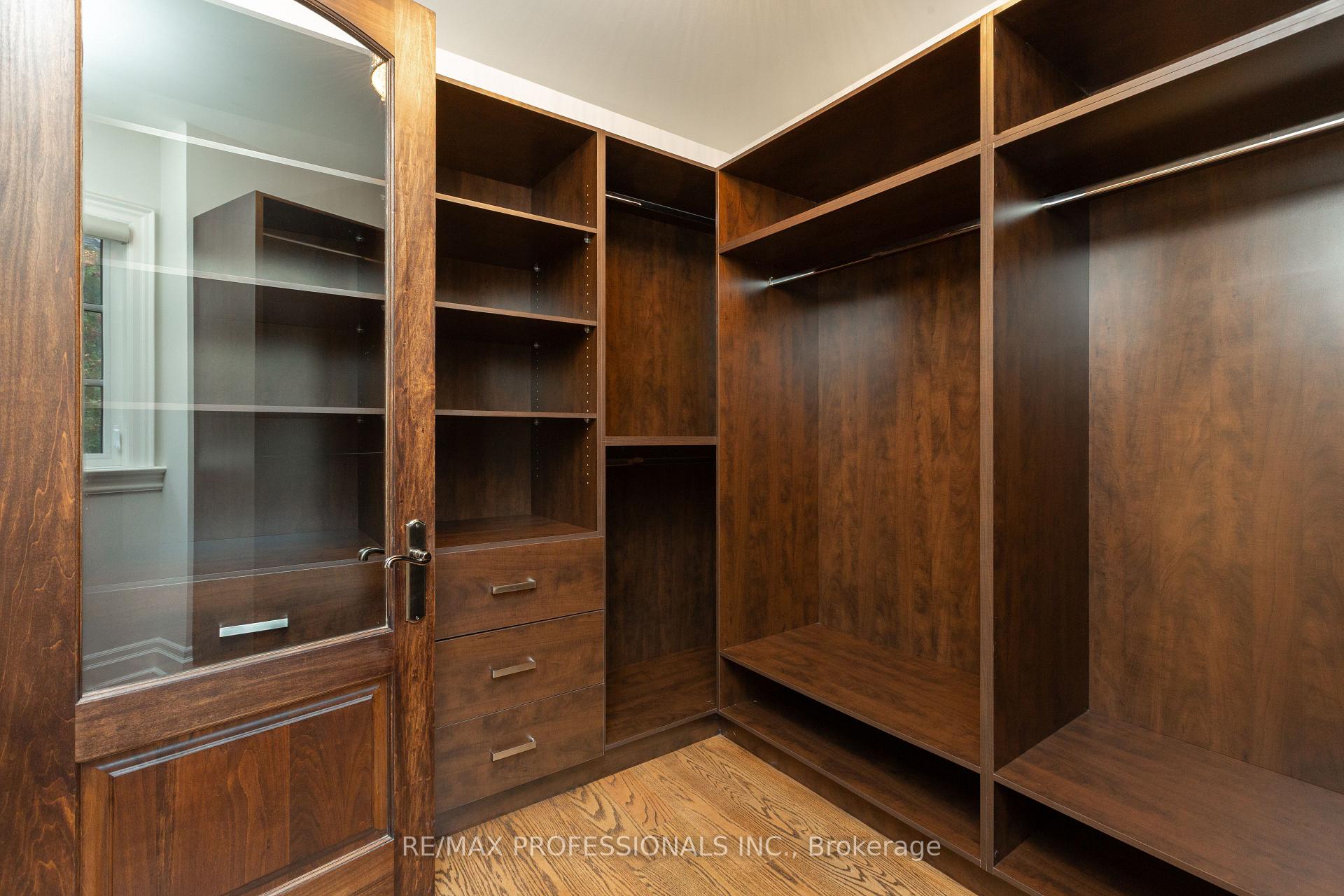 Photo 25 of 191 Edenbridge Drive, Etobicoke, Edenbridge-Humber Valley — HOMEH
