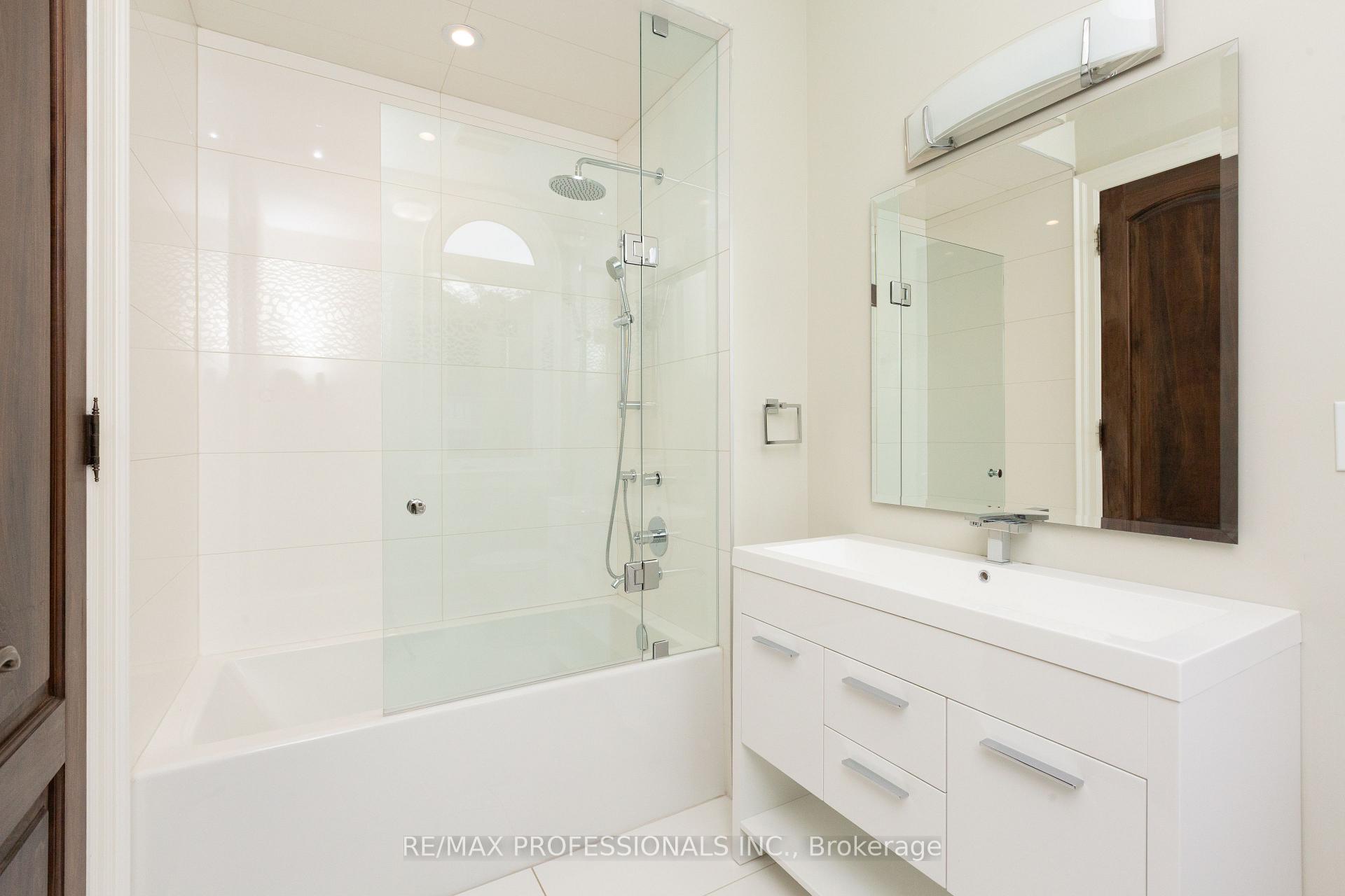Photo 30 of 191 Edenbridge Drive, Etobicoke, Edenbridge-Humber Valley — HOMEH